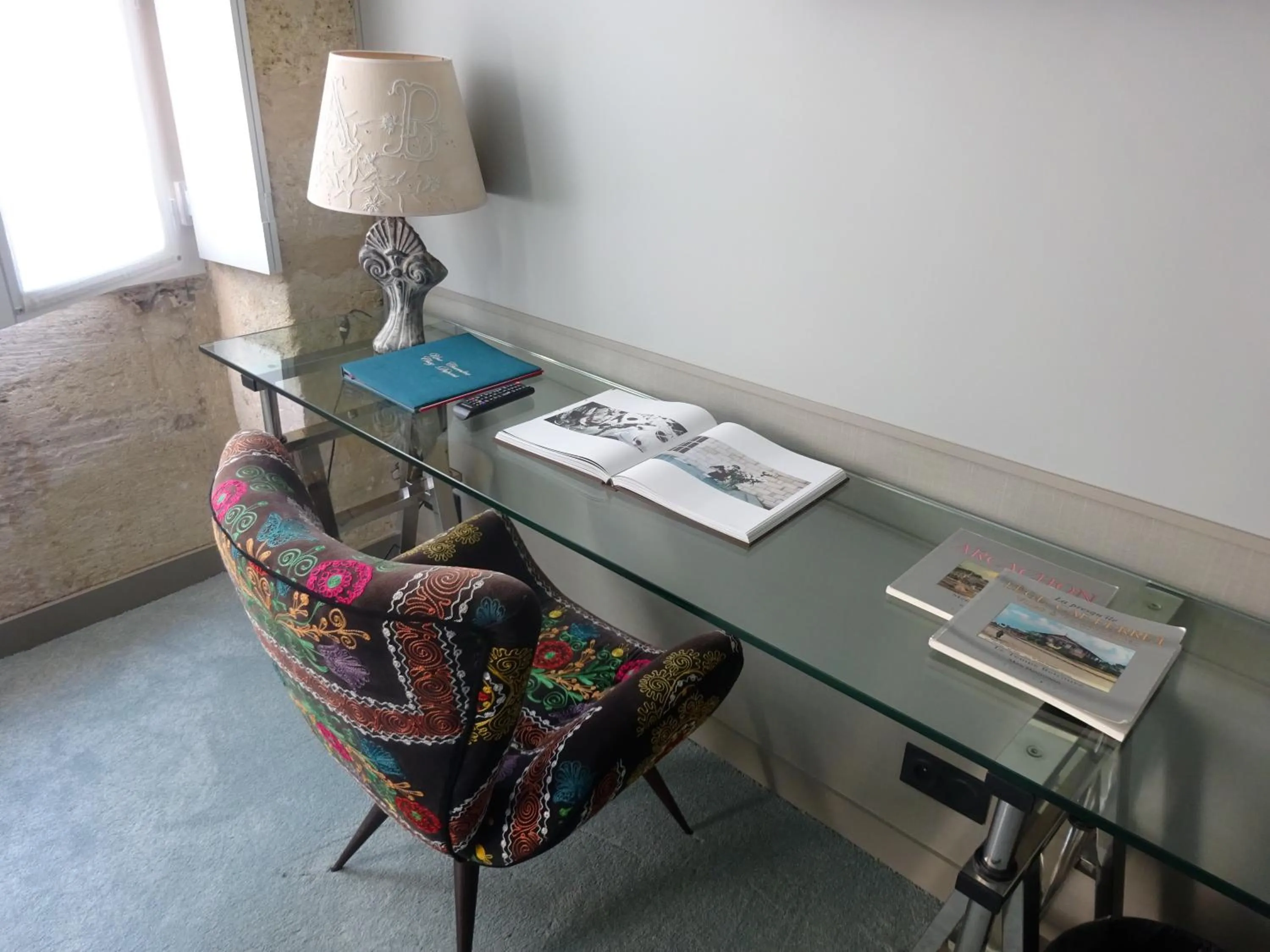 Decorative detail in Une Chambre Chez Dupont