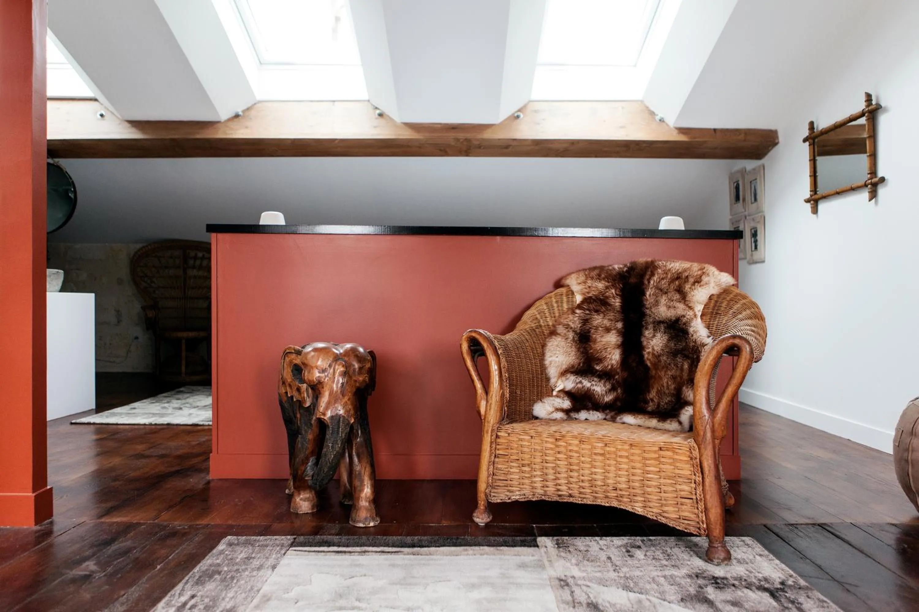 Decorative detail in Une Chambre Chez Dupont