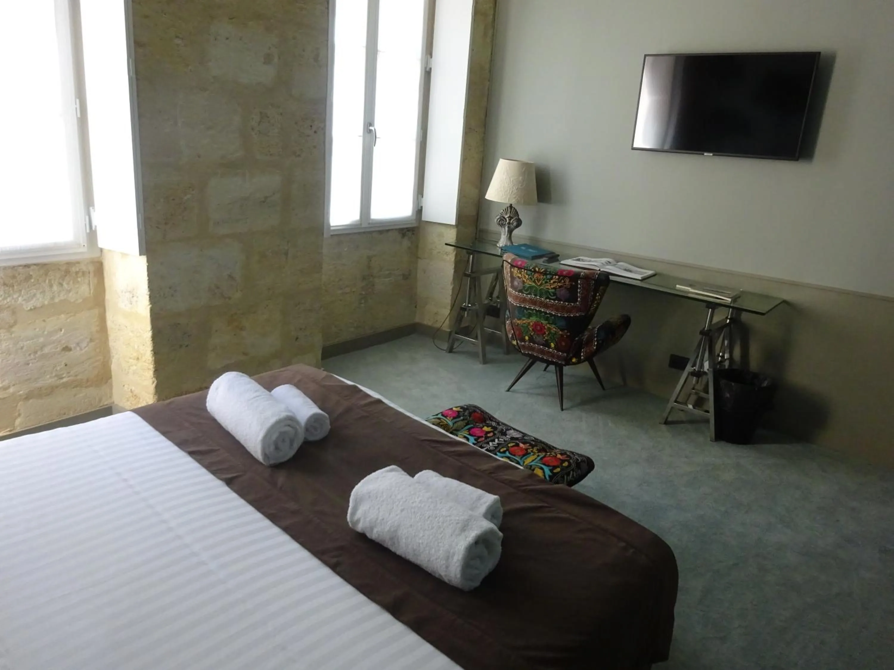 Photo of the whole room, Bed in Une Chambre Chez Dupont