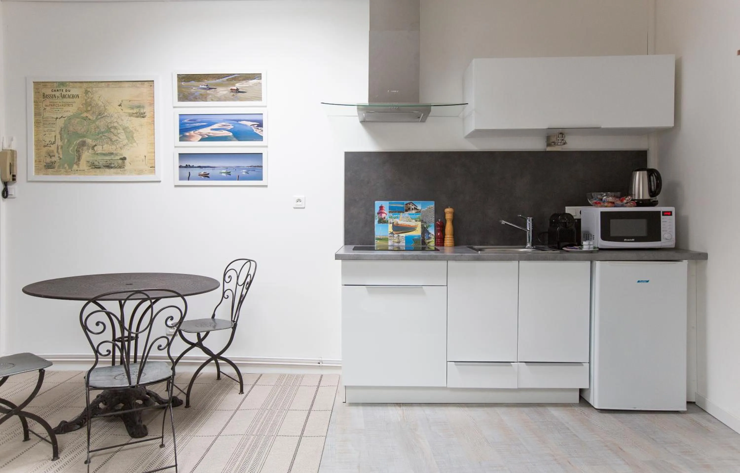 Kitchen or kitchenette in Une Chambre Chez Dupont