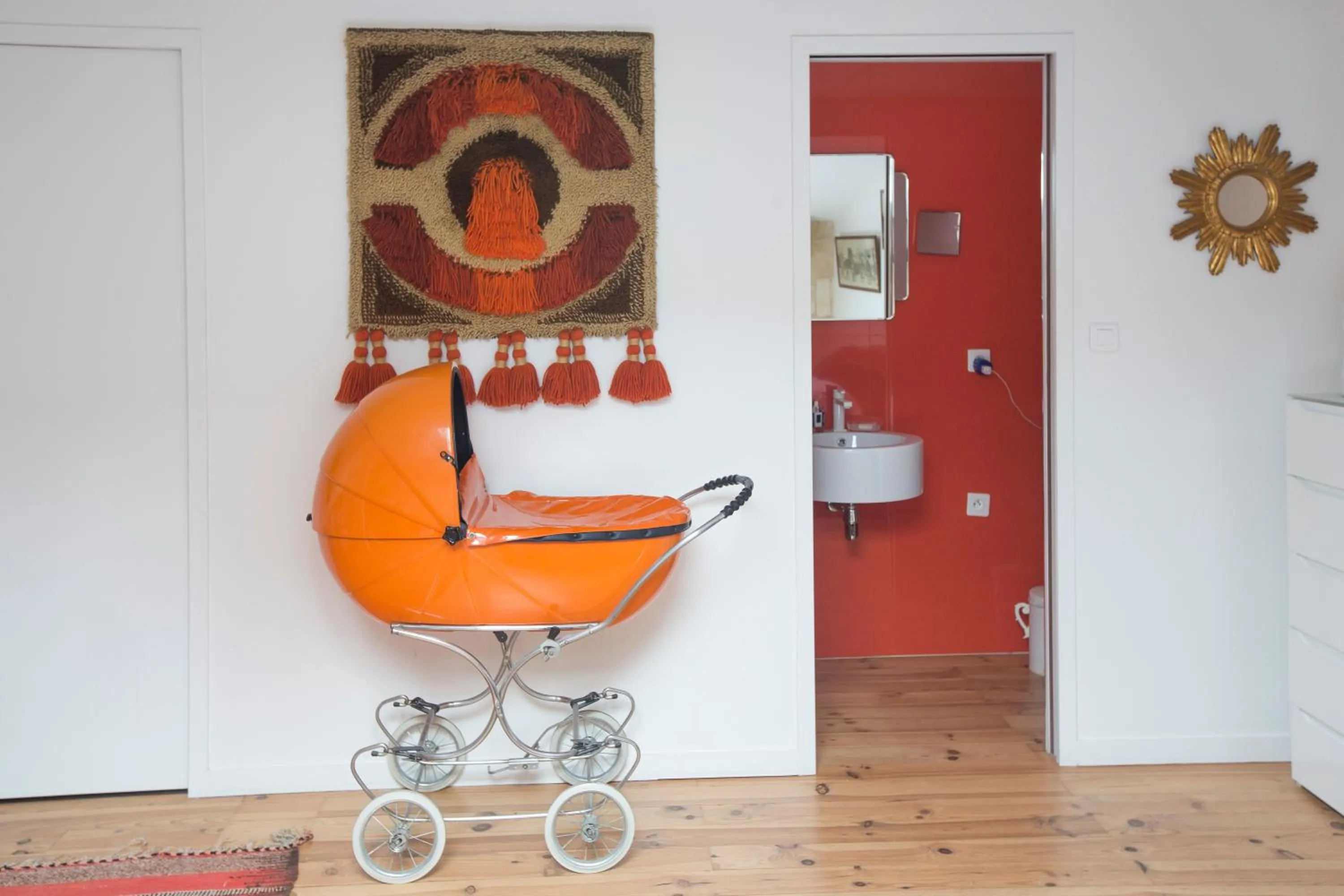 Decorative detail in Une Chambre Chez Dupont