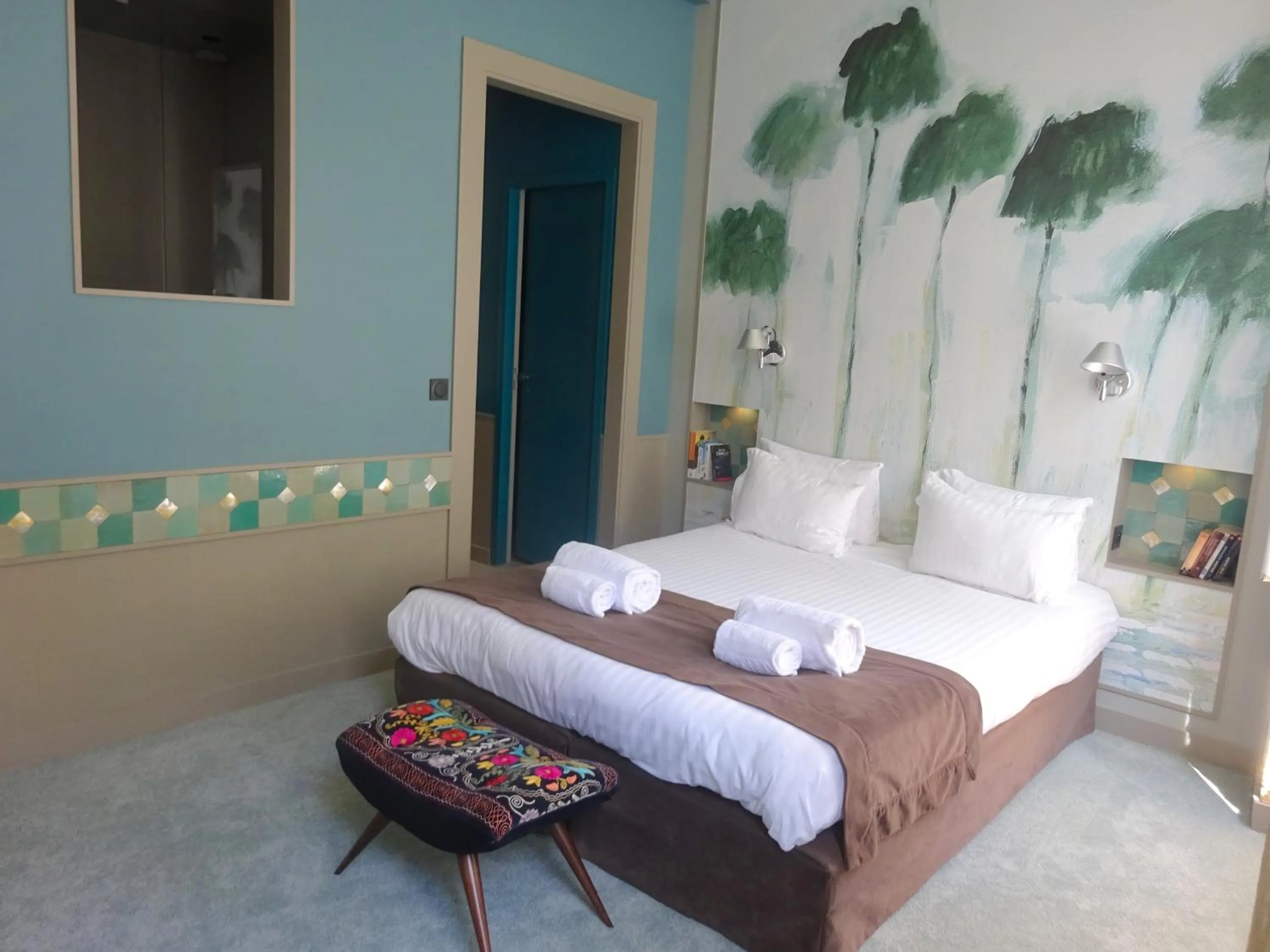 Photo of the whole room, Bed in Une Chambre Chez Dupont