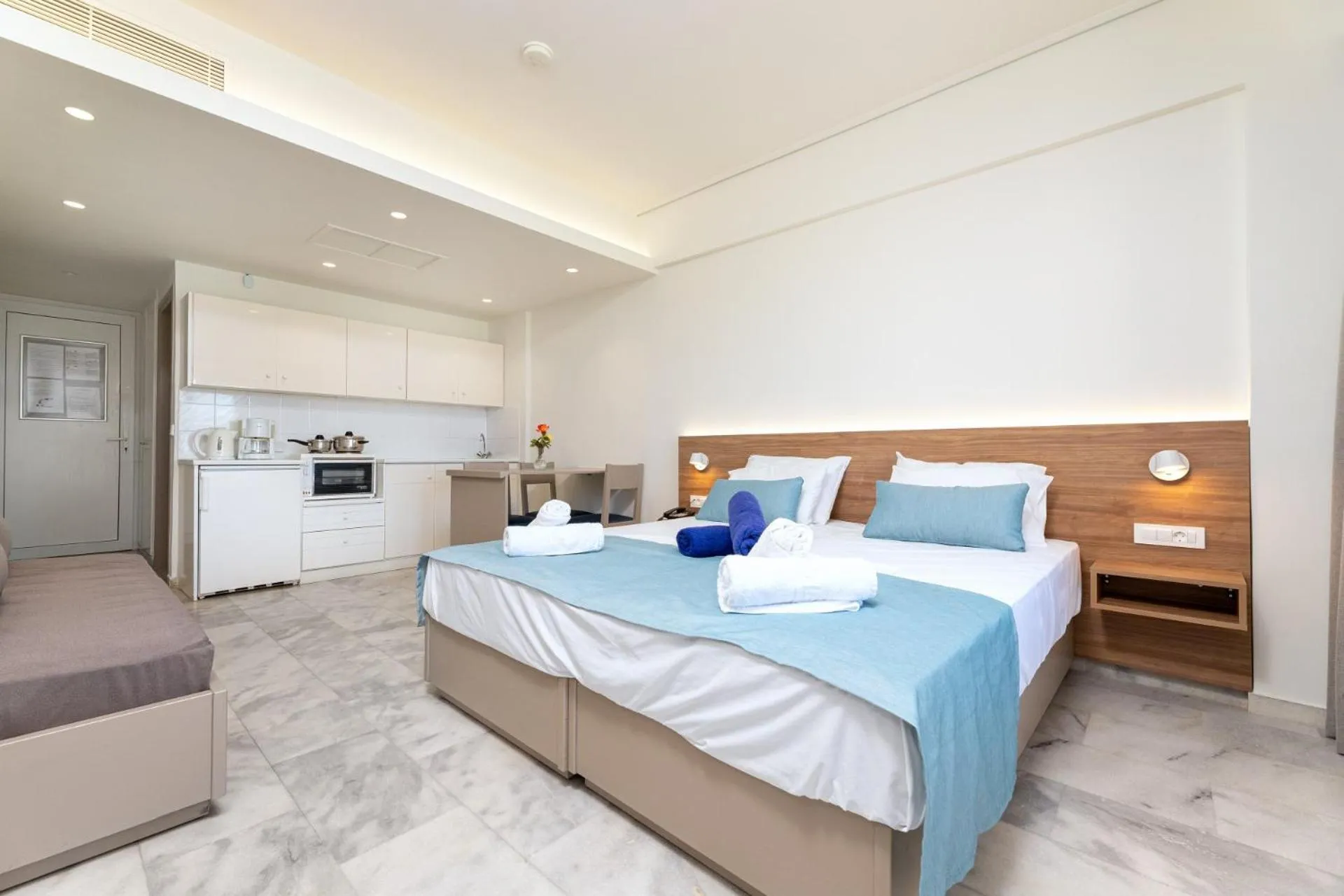 Photo of the whole room, Bed in Kostakis Beach