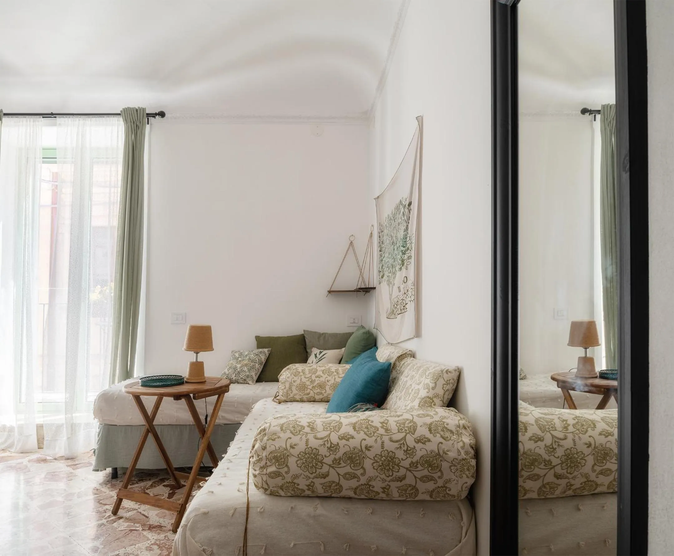 Bedroom, Bed in A Calata