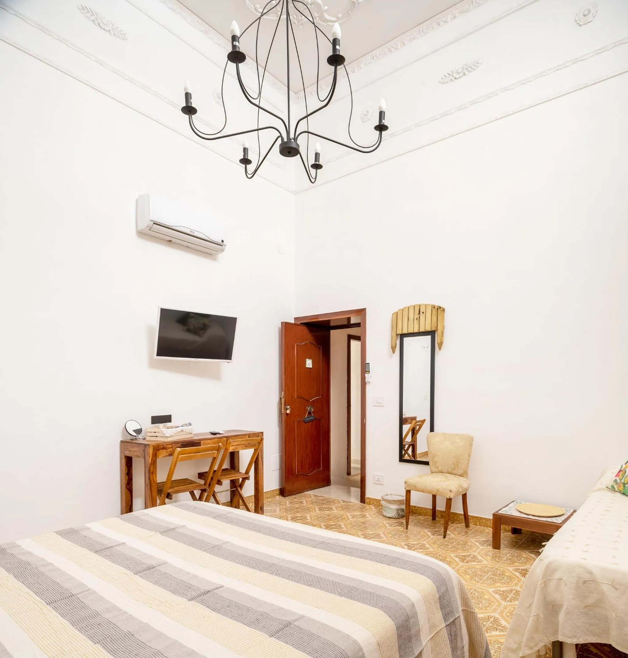 Bedroom, Bed in A Calata