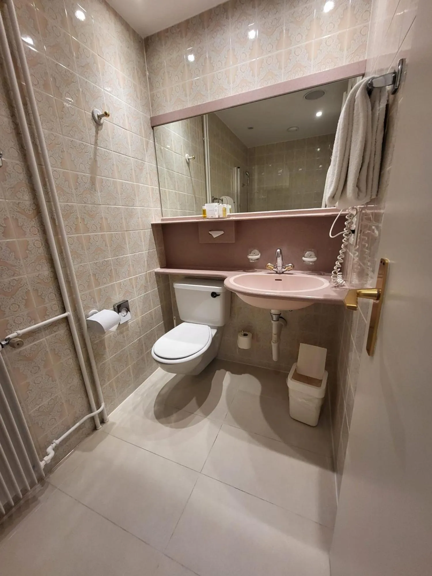 Bathroom in Hotel Eden Palace au Lac