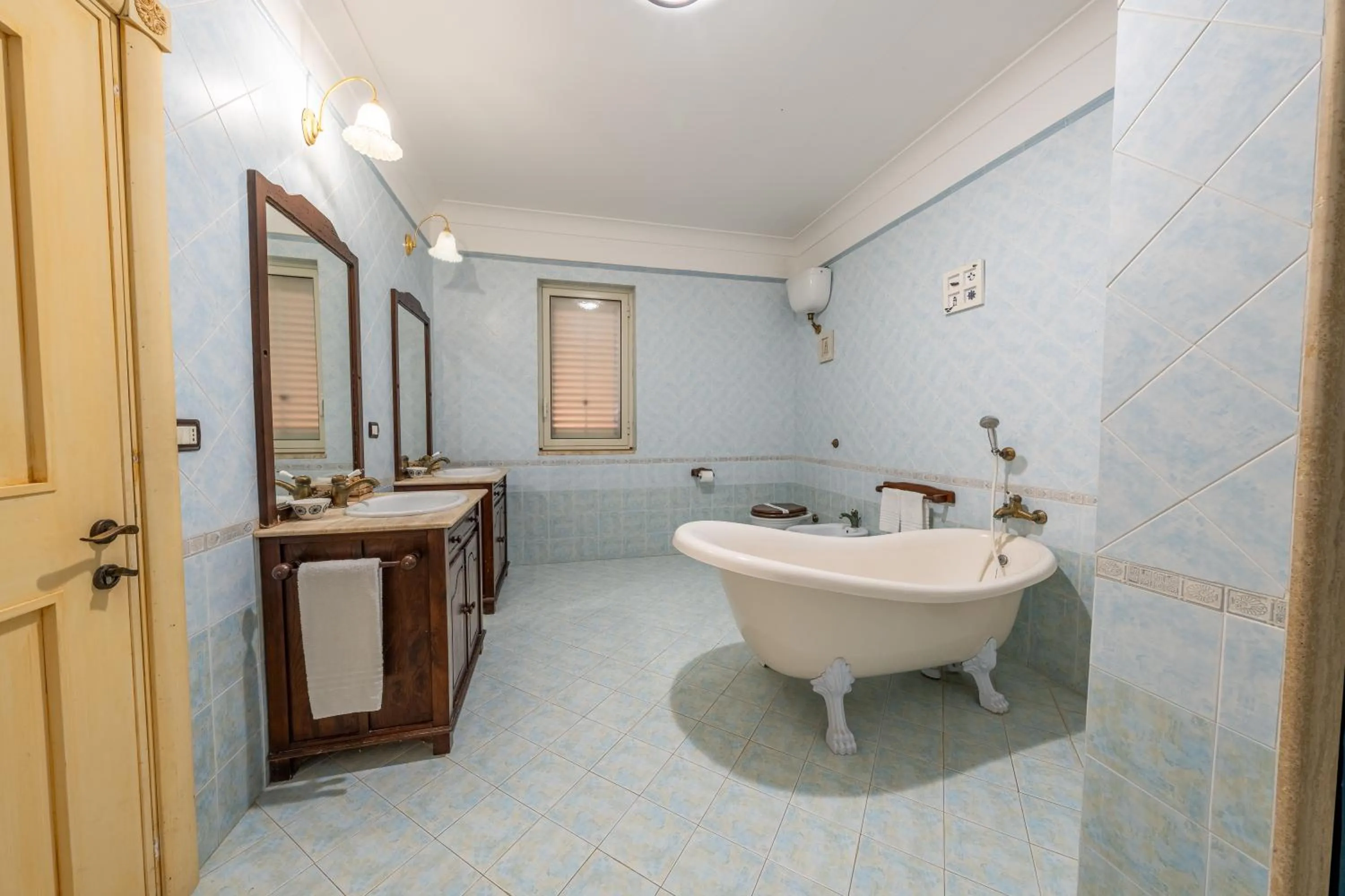 Bathroom in Villa Carlotta Resort