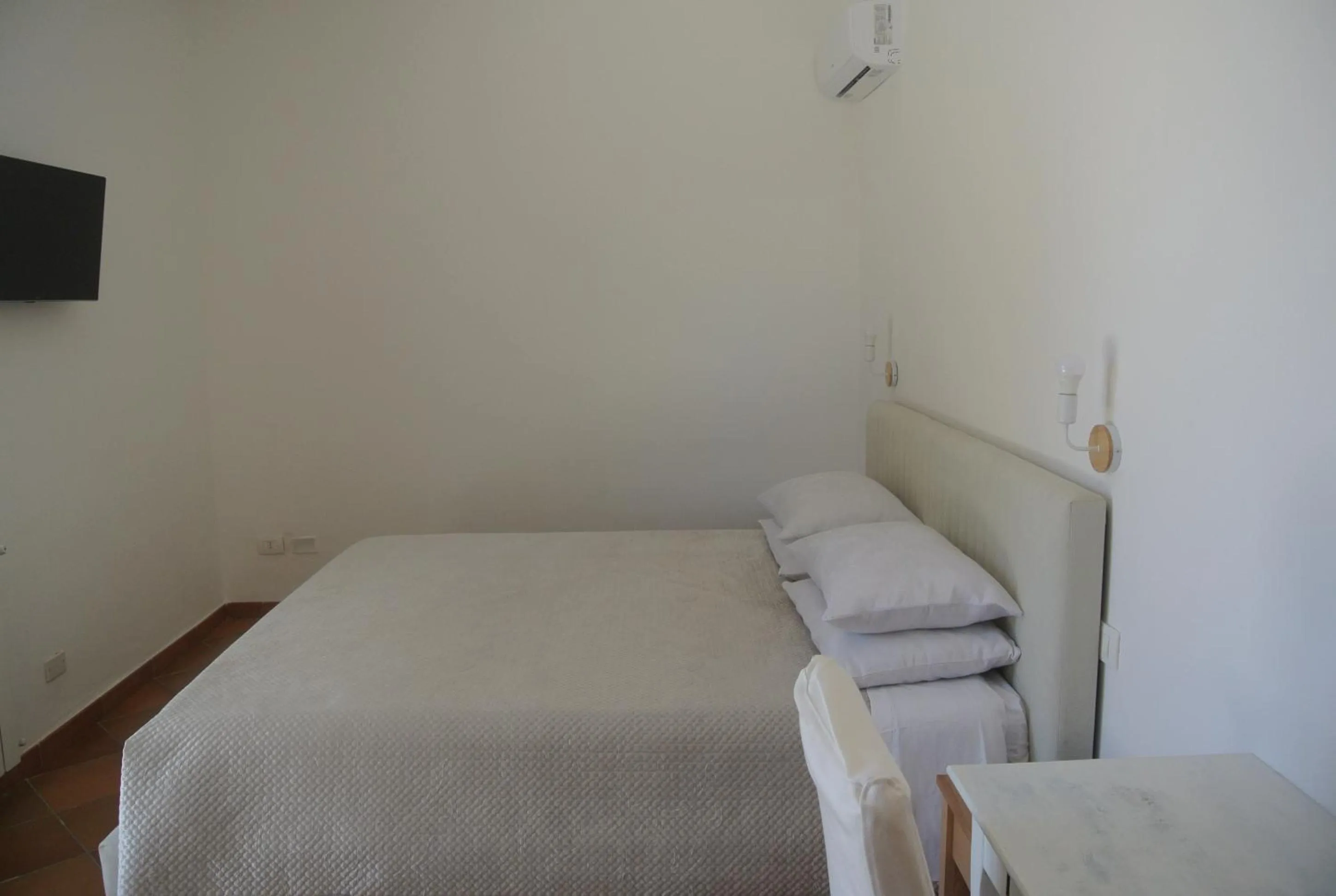 Bedroom, Bed in Villa Carlotta Resort