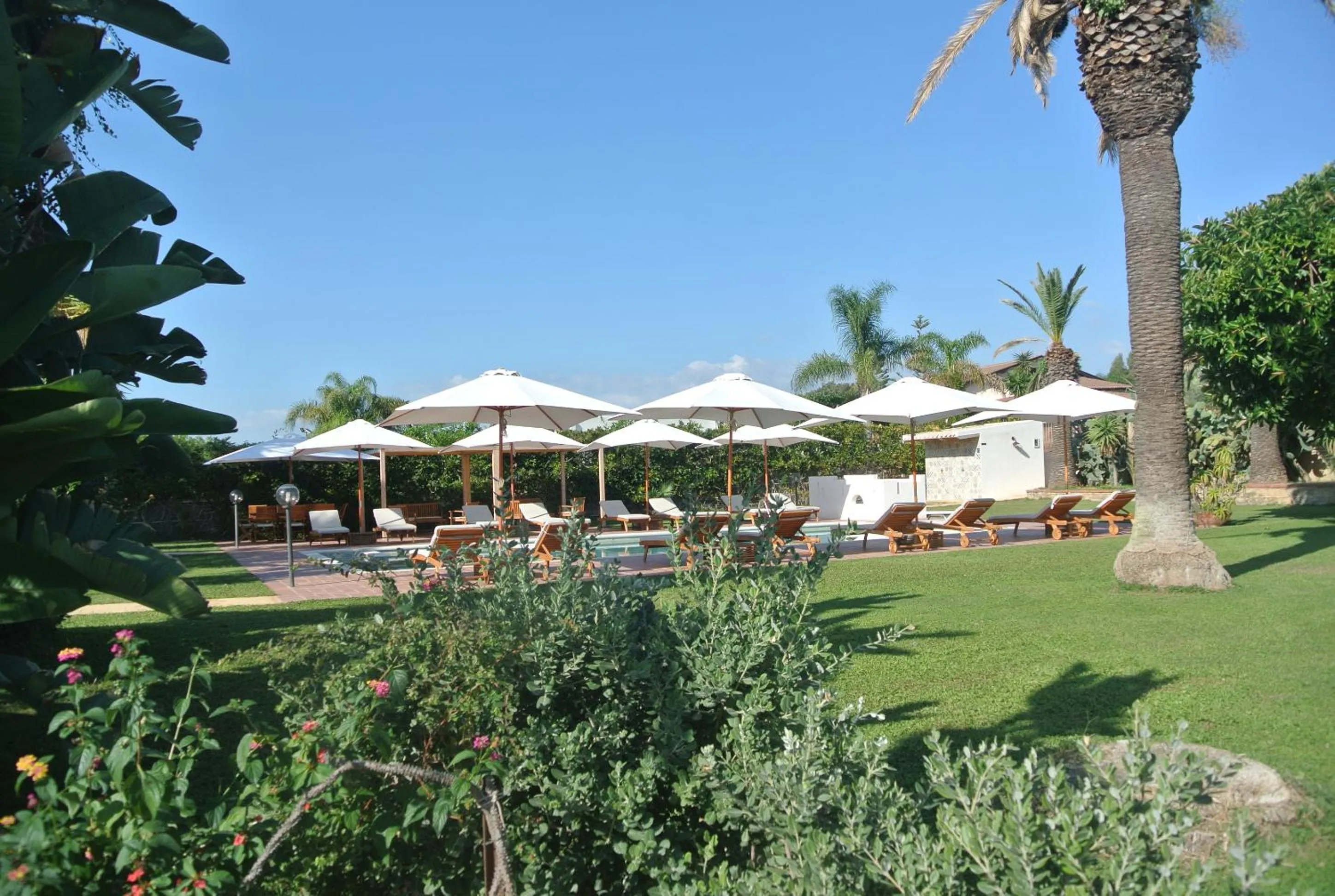 Garden in Villa Carlotta Resort