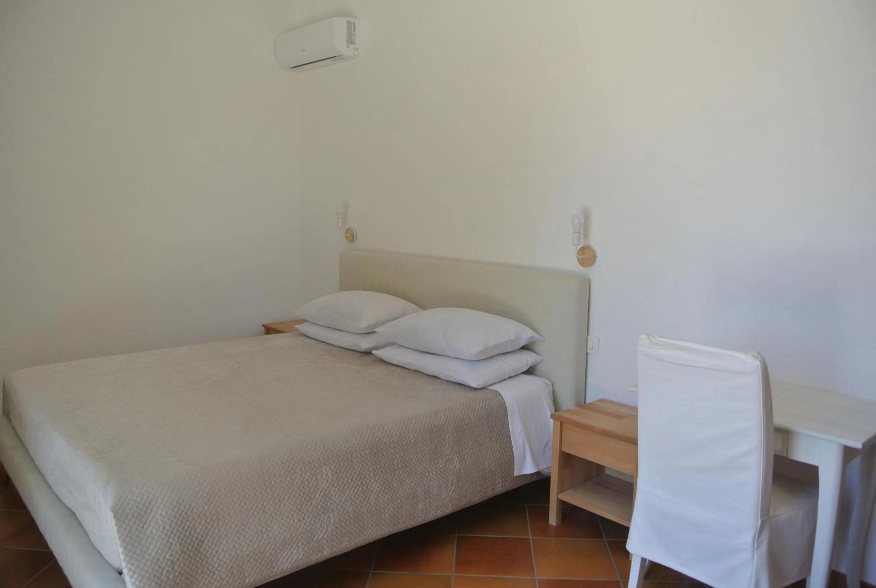 Bedroom, Bed in Villa Carlotta Resort