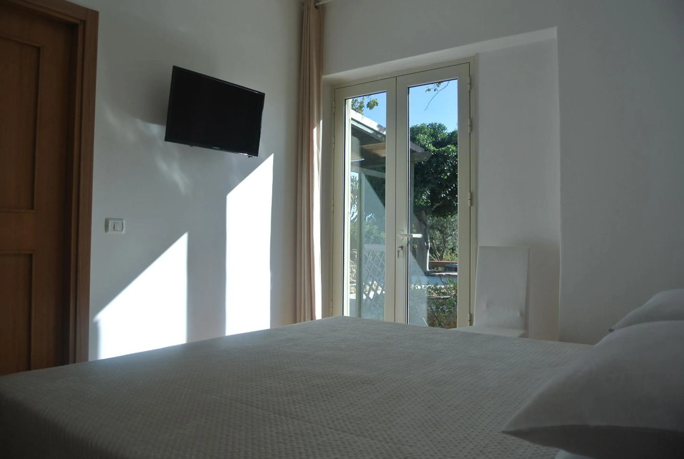 Bedroom, Bed in Villa Carlotta Resort