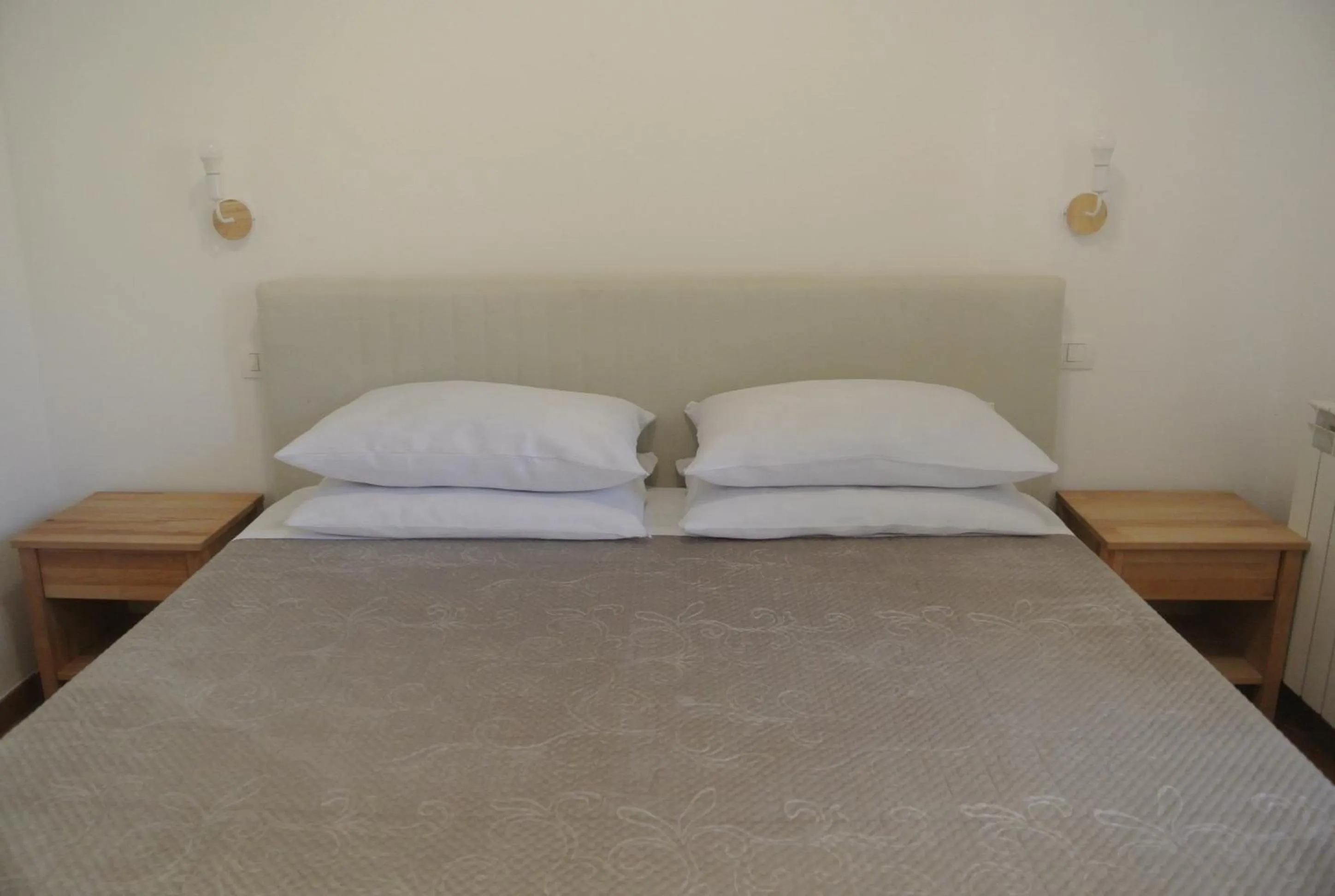 Bedroom, Bed in Villa Carlotta Resort