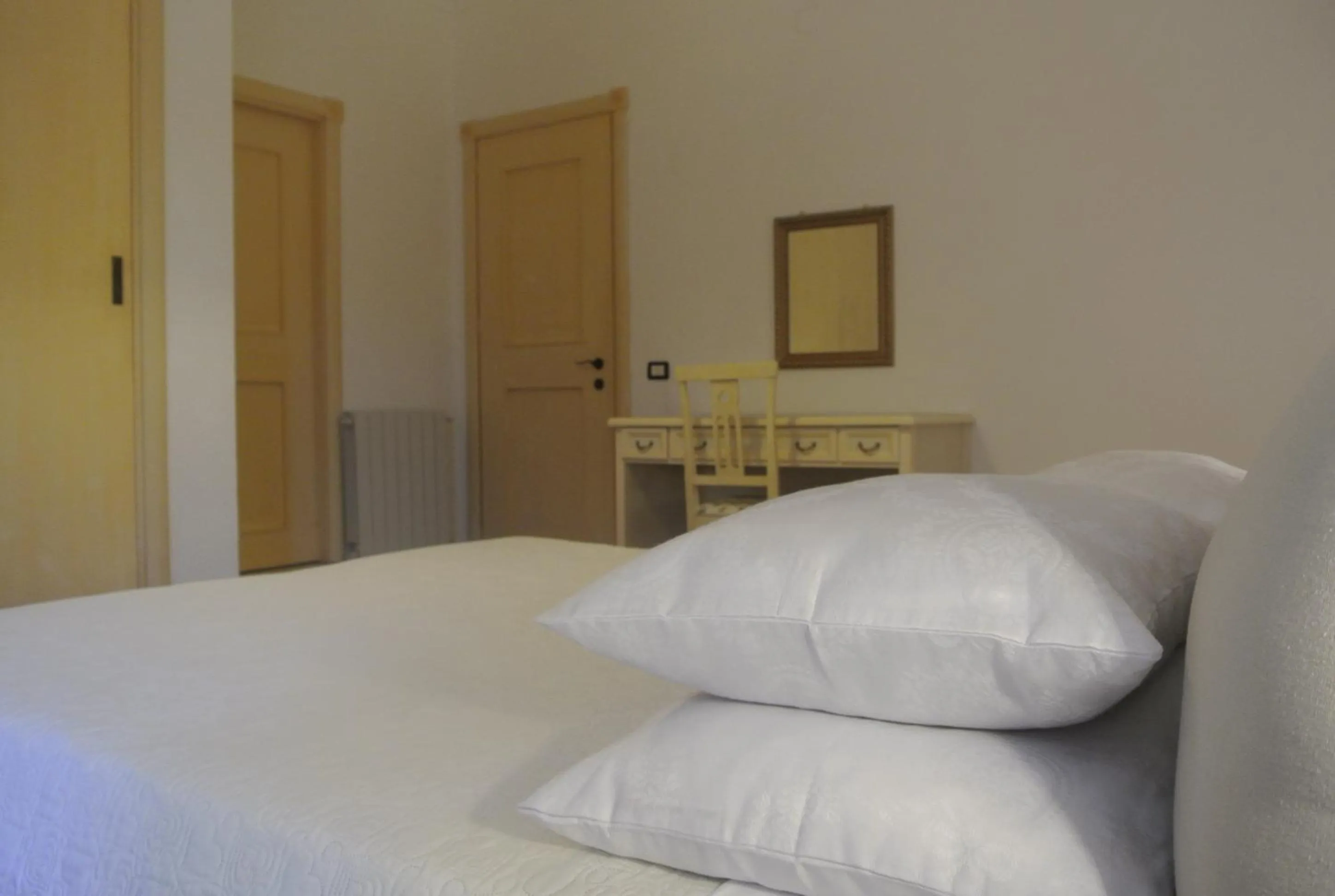 Bedroom, Bed in Villa Carlotta Resort