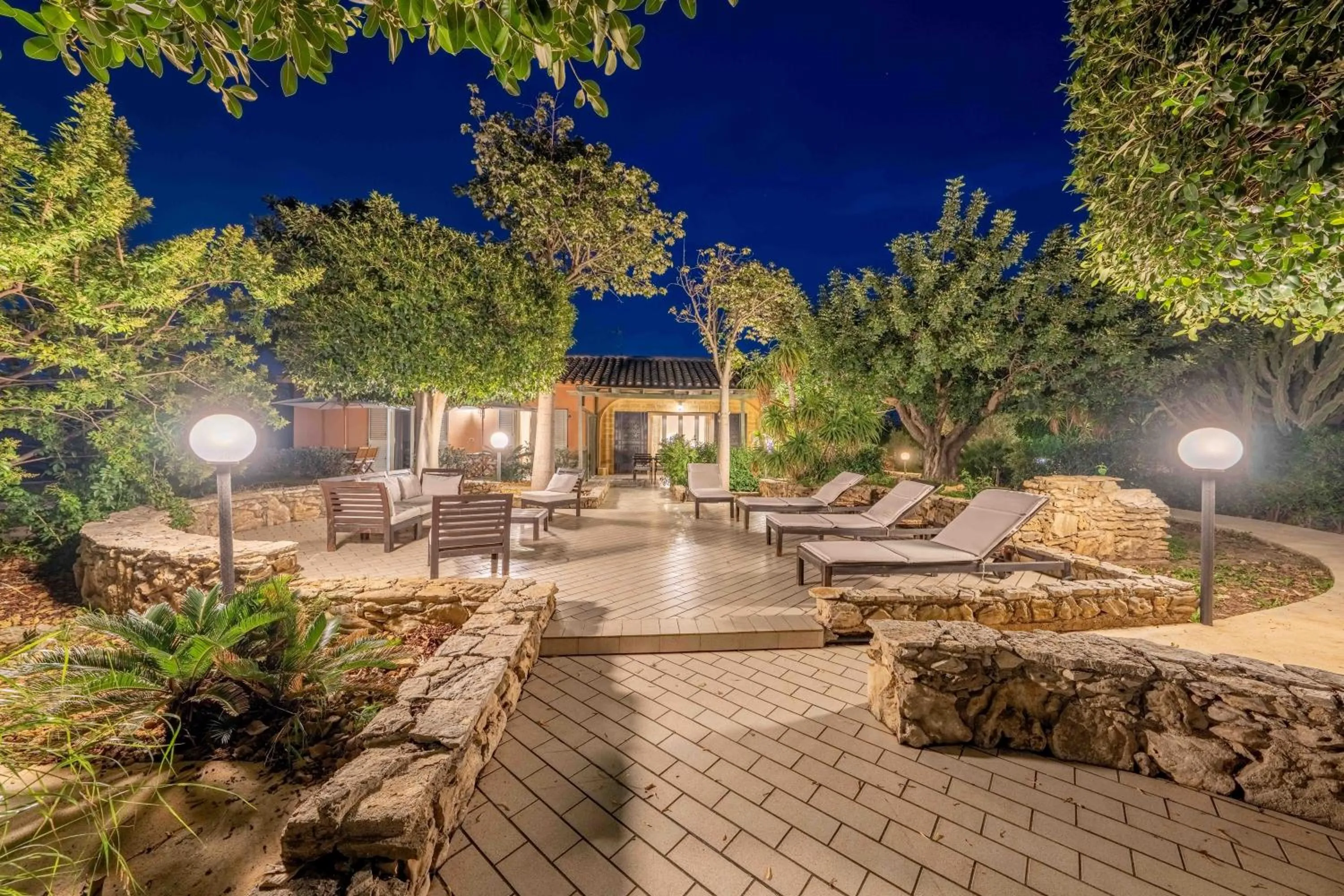 Night in Villa Carlotta Resort