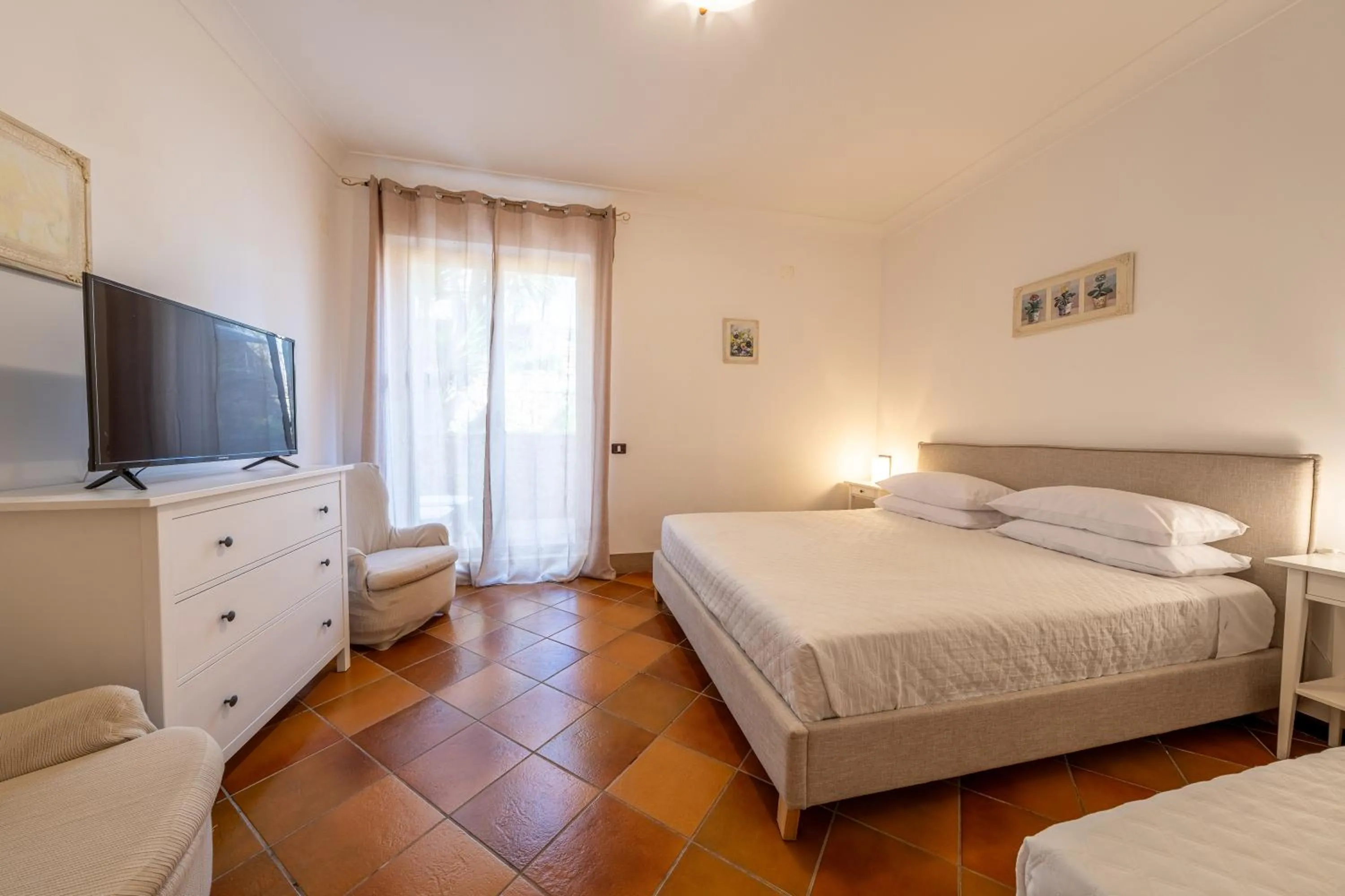 Photo of the whole room, Bed in Villa Carlotta Resort