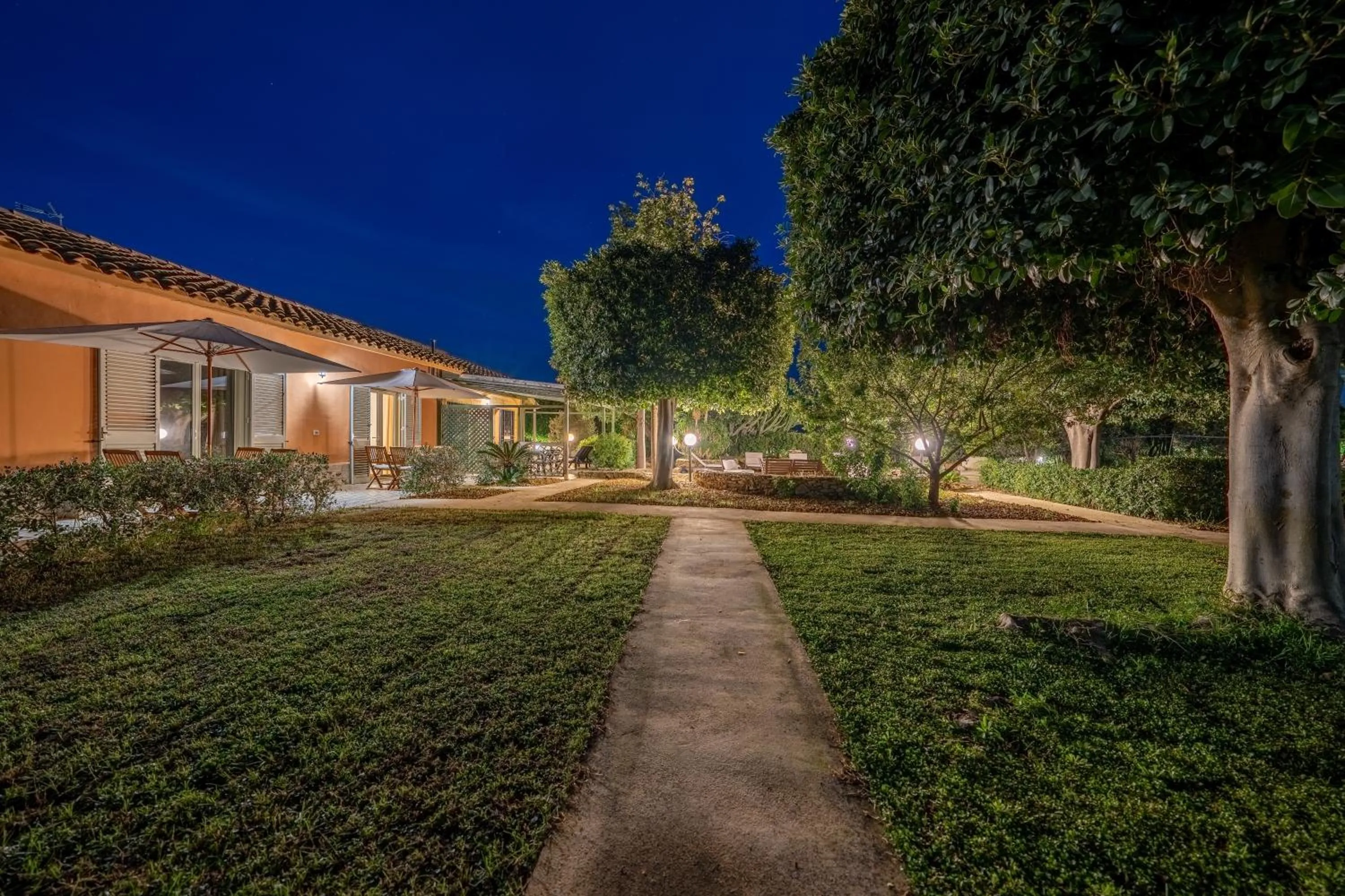 Night in Villa Carlotta Resort