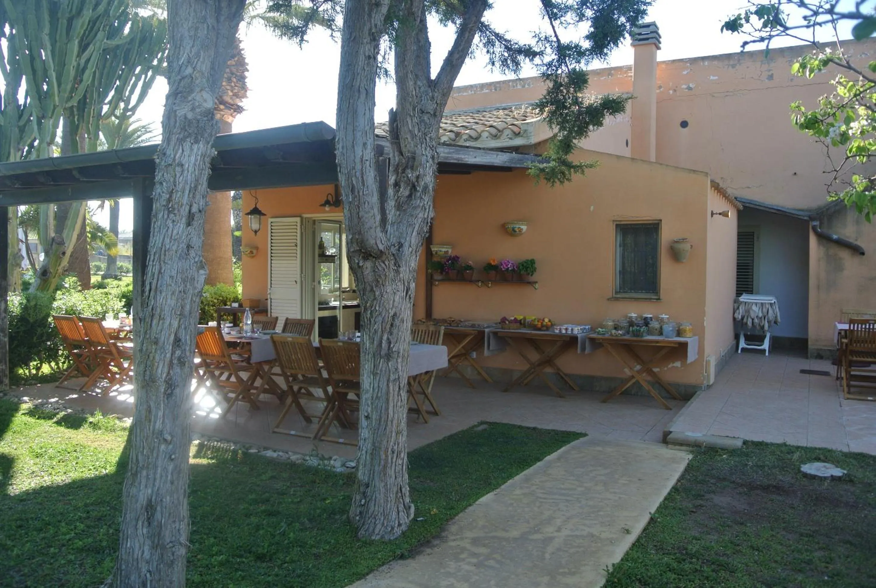 Breakfast in Villa Carlotta Resort