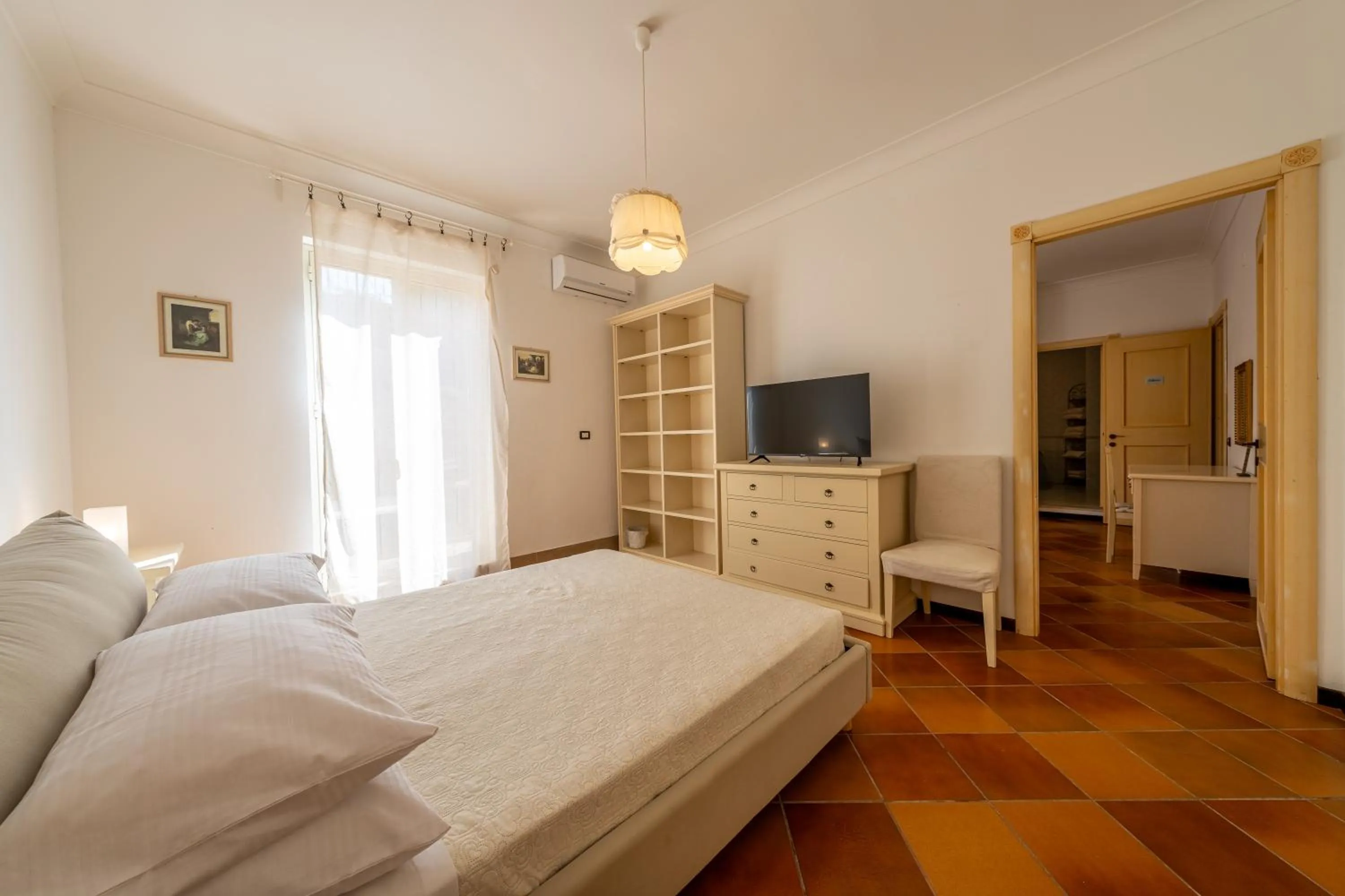 Photo of the whole room, Bed in Villa Carlotta Resort