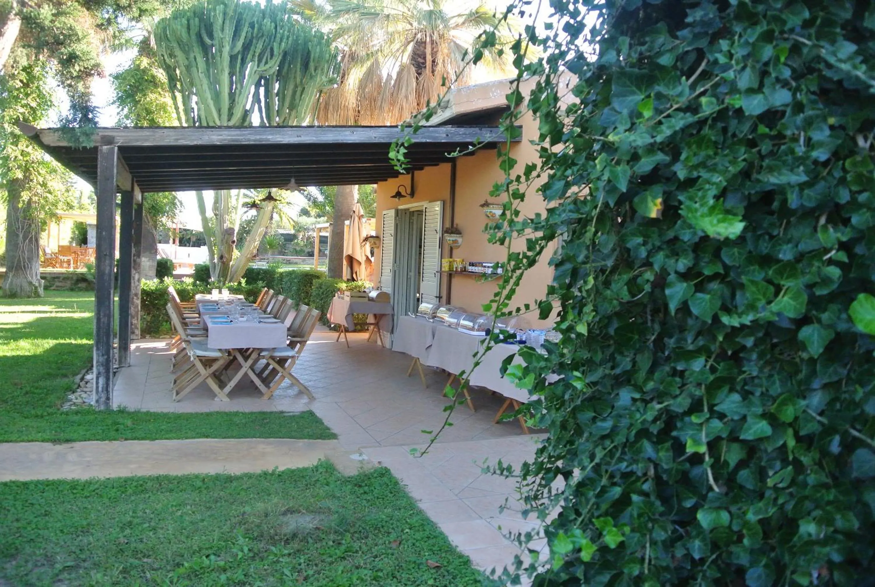 Breakfast in Villa Carlotta Resort