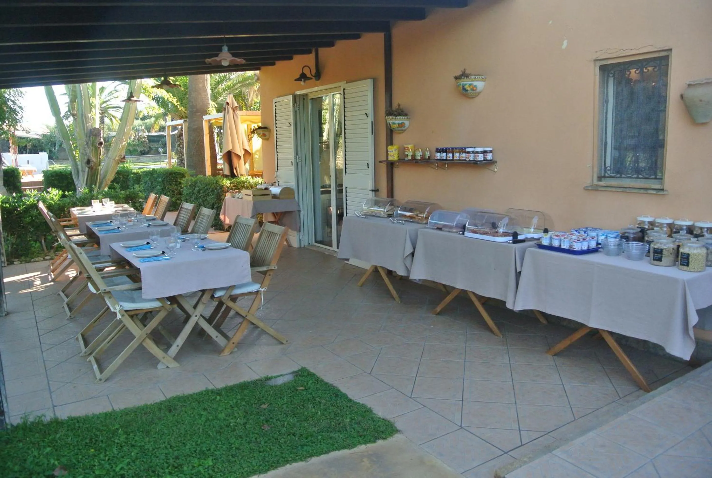 Breakfast in Villa Carlotta Resort