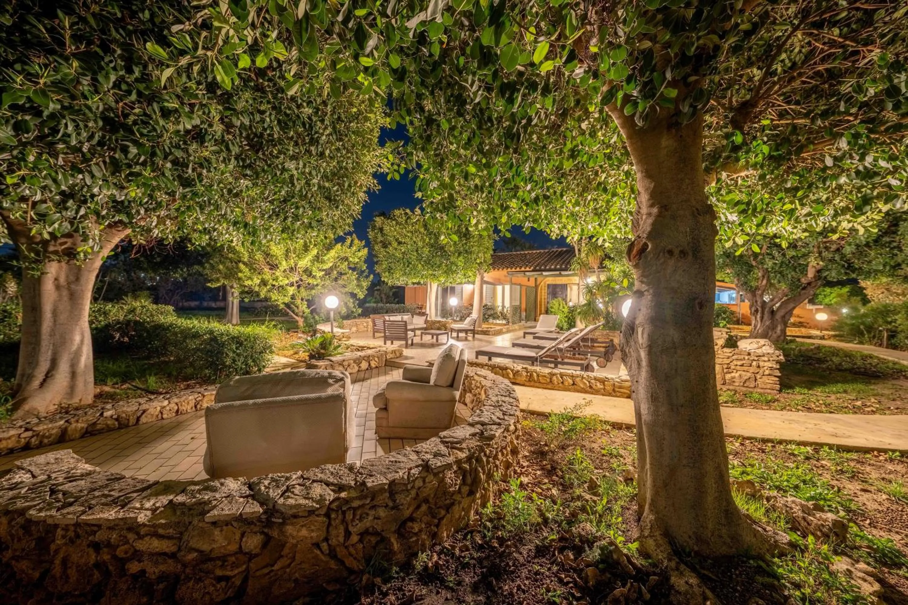 Night in Villa Carlotta Resort