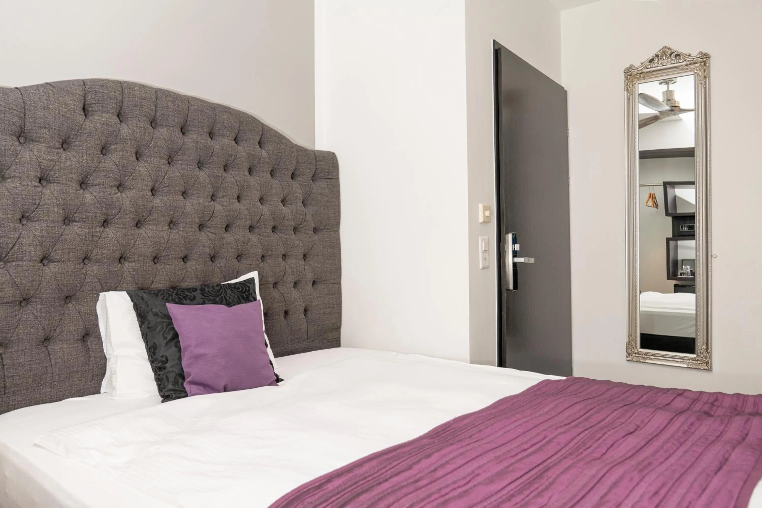 Photo of the whole room, Bed in Boutique Hotel Weisses Kreuz - Adult only Hotel