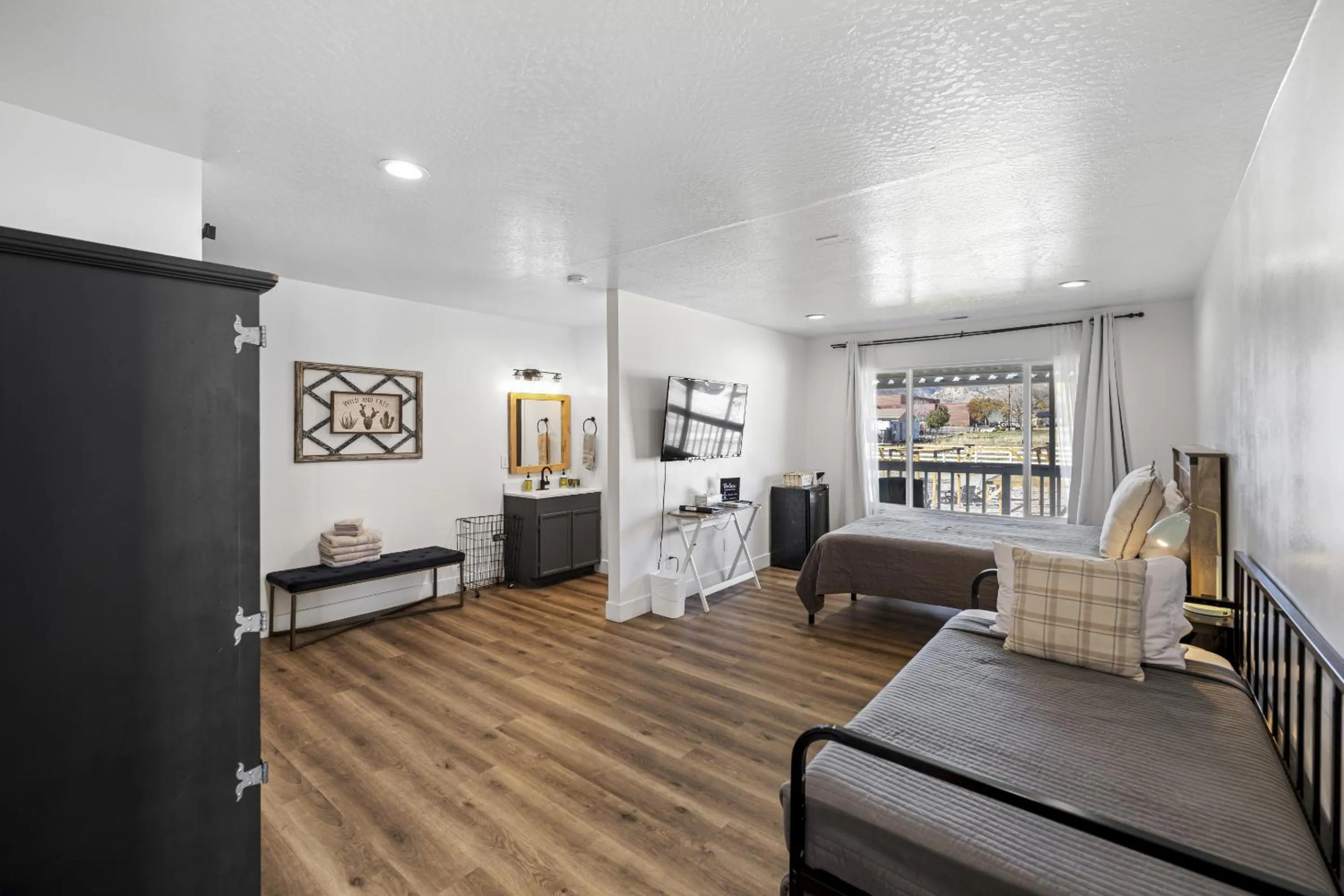 Bedroom in Happy Trails Bed and Breakfast