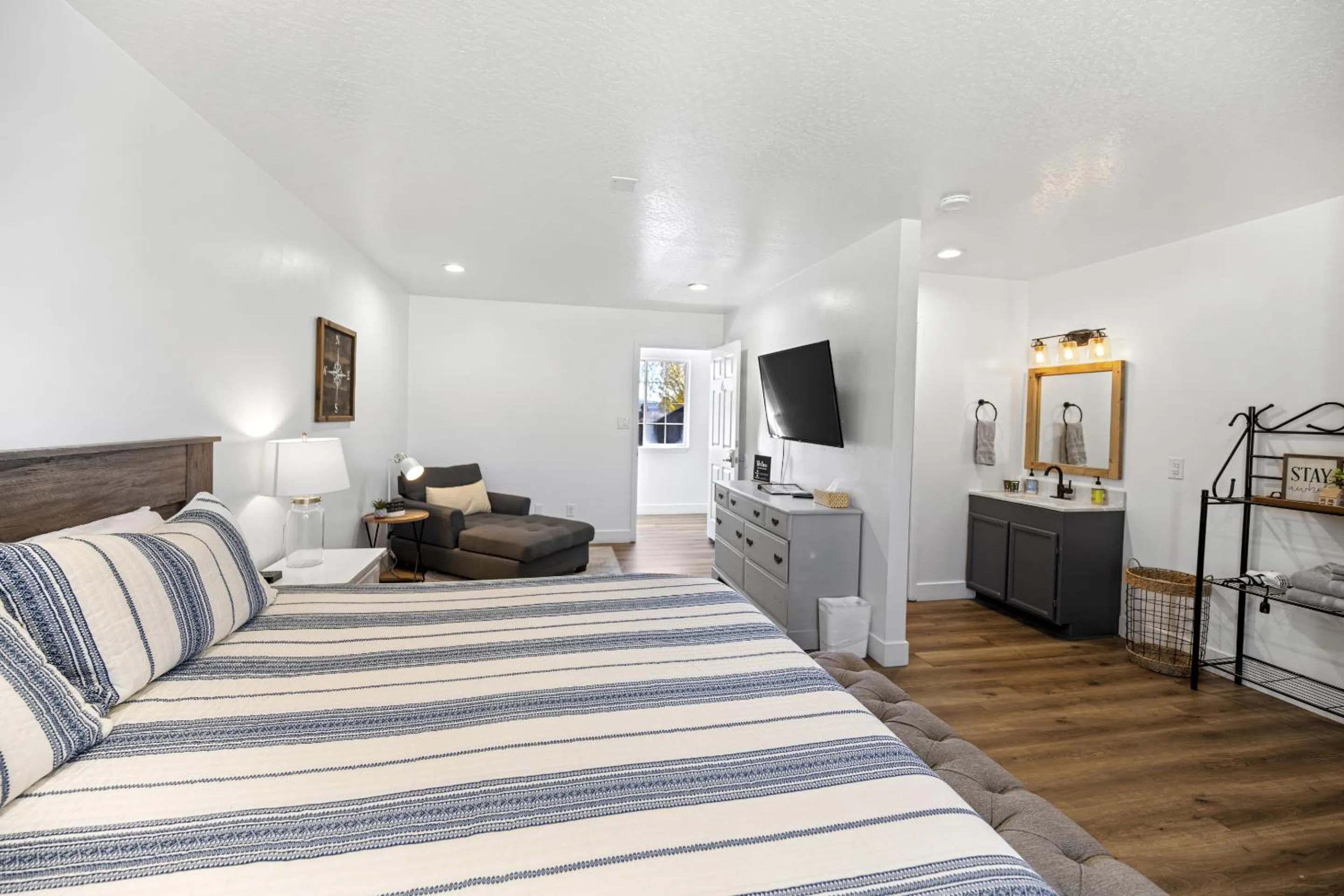 Bedroom, Bed in Happy Trails Bed and Breakfast