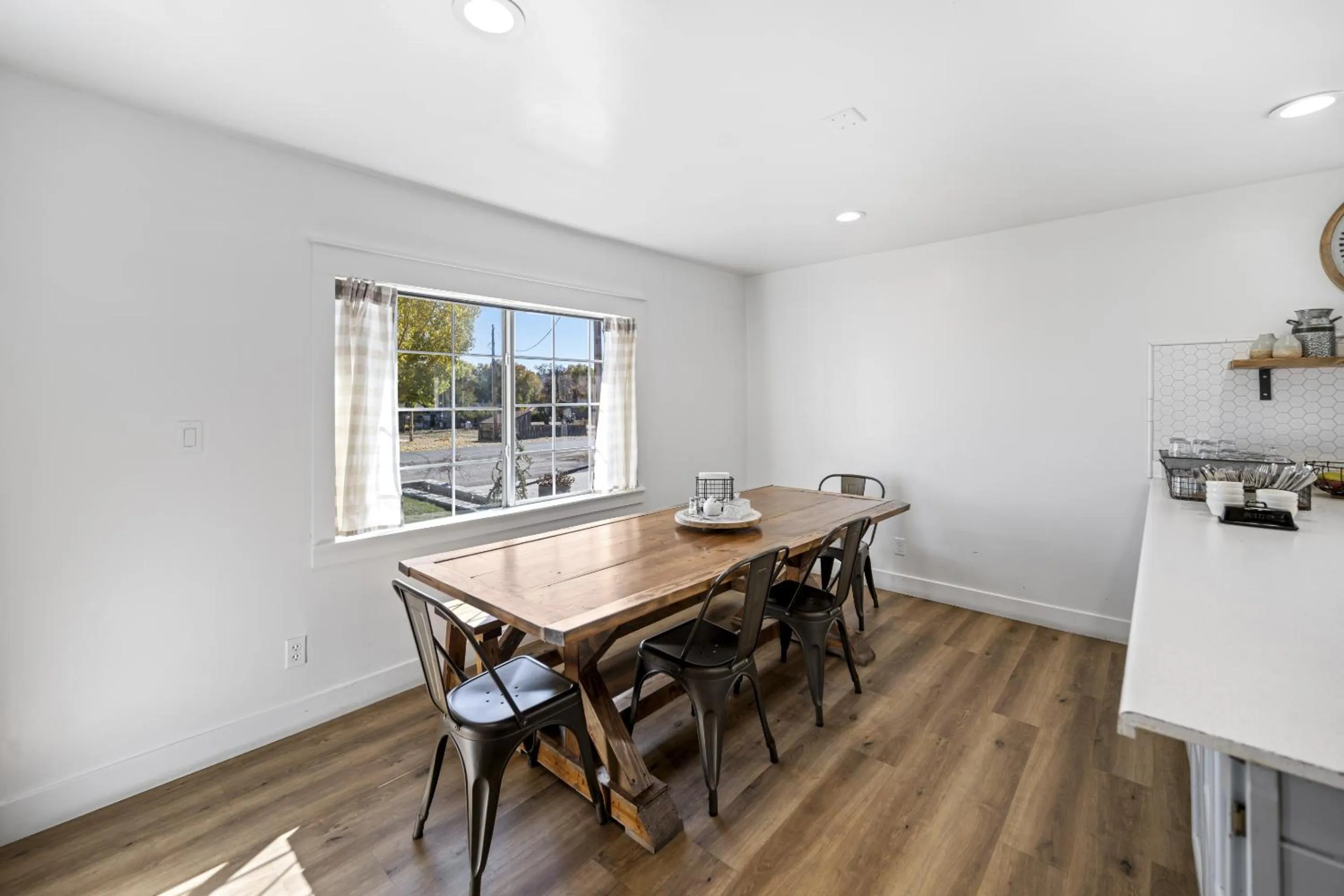 Dining area in Happy Trails Bed and Breakfast