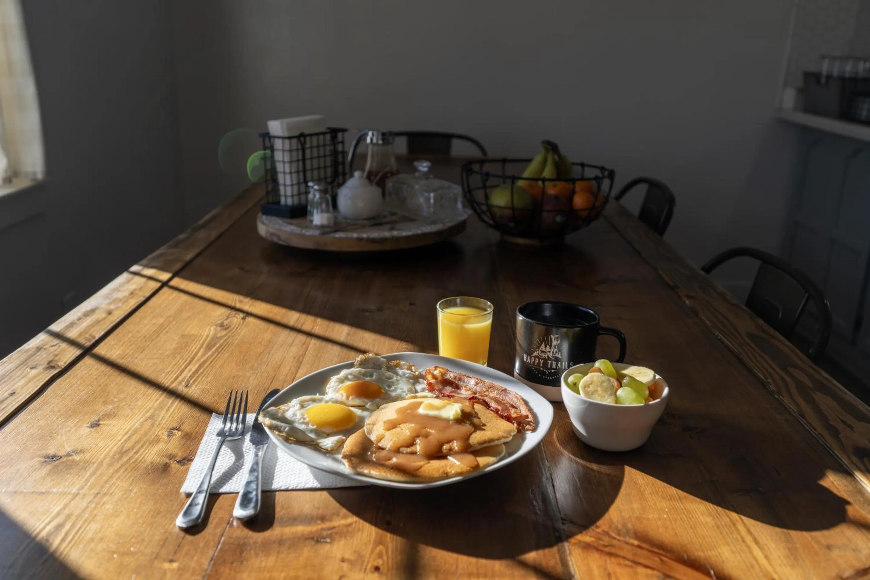 Breakfast in Happy Trails Bed and Breakfast