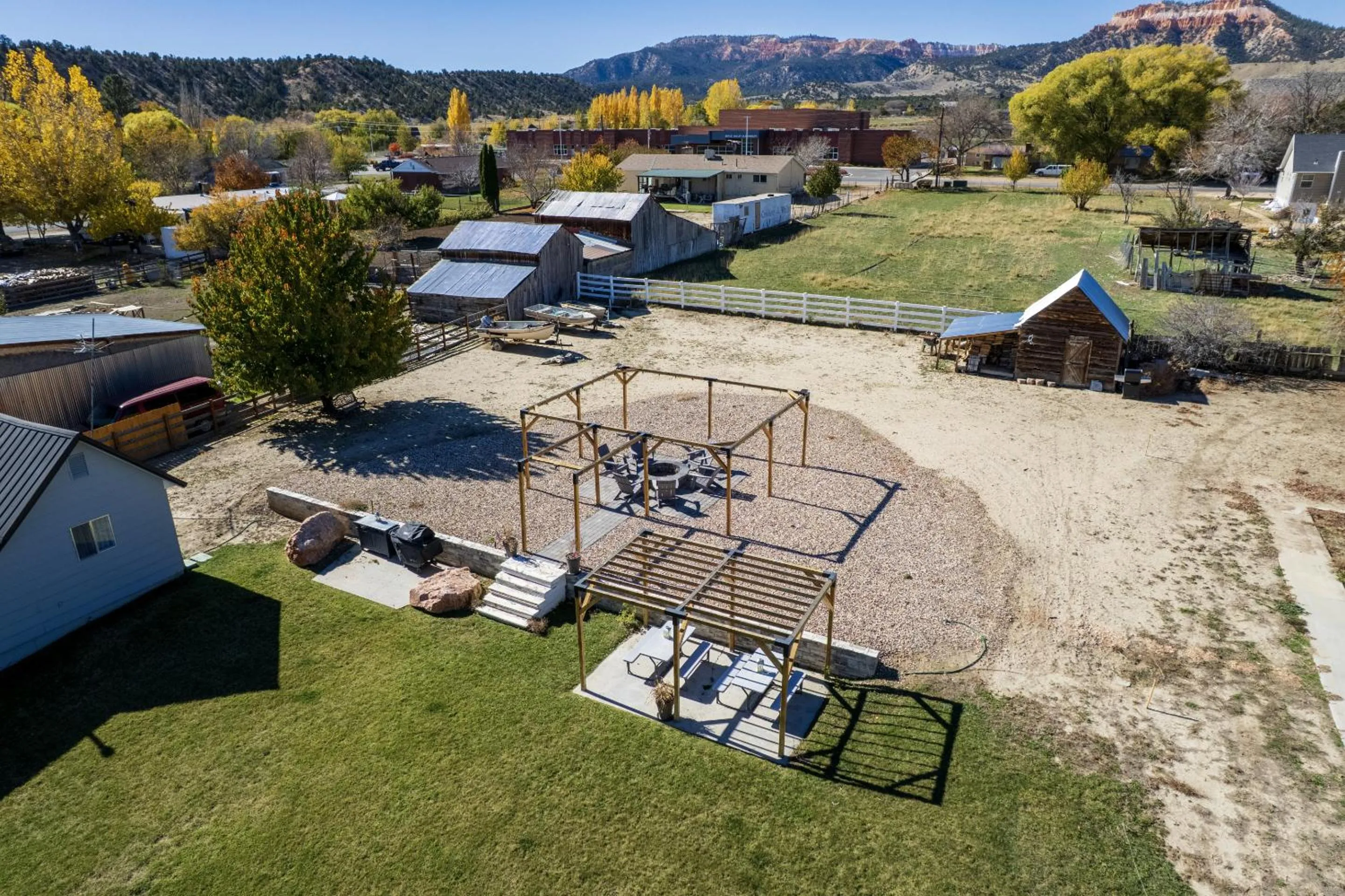 Property building in Happy Trails Bed and Breakfast