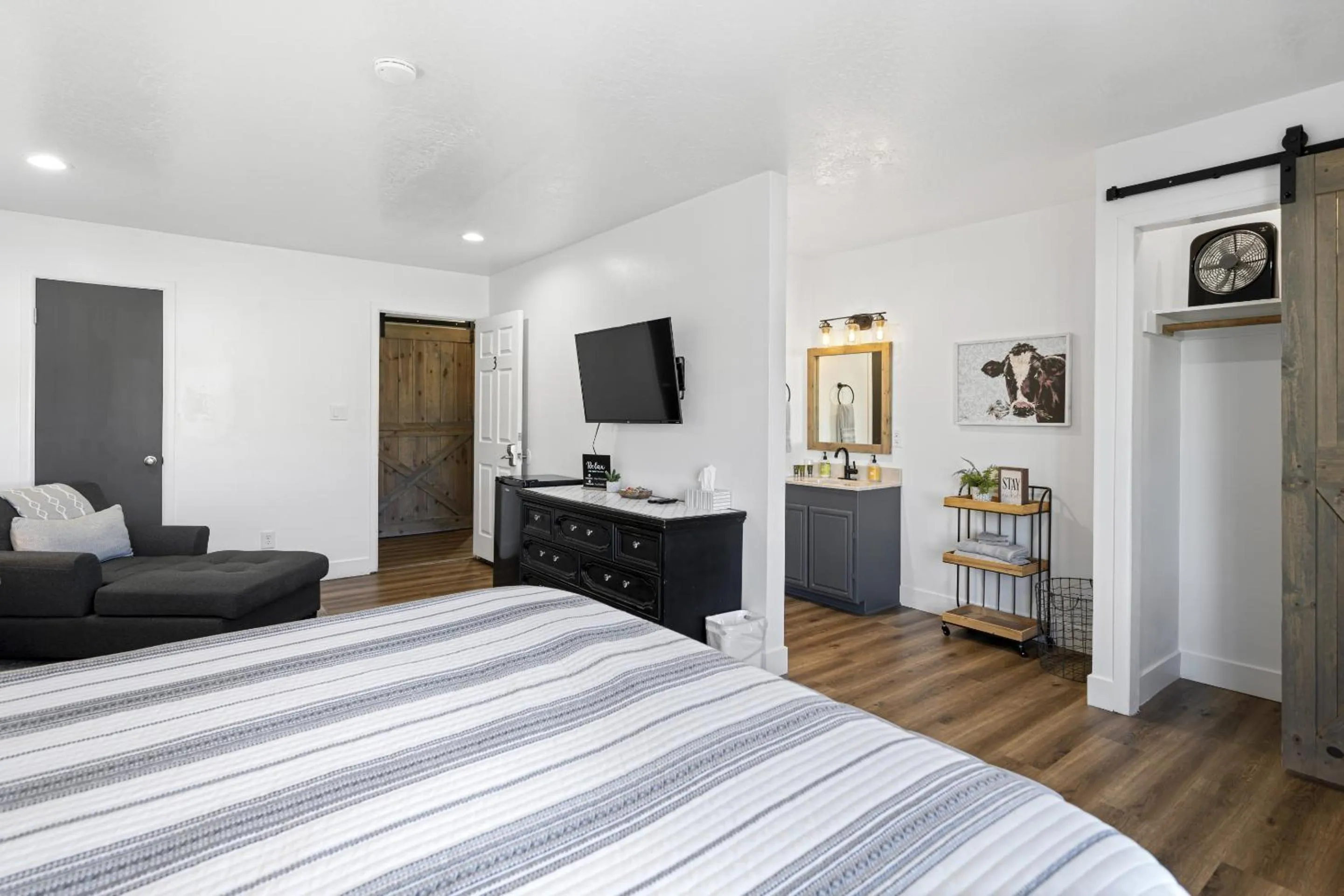 Bedroom, Bed in Happy Trails Bed and Breakfast