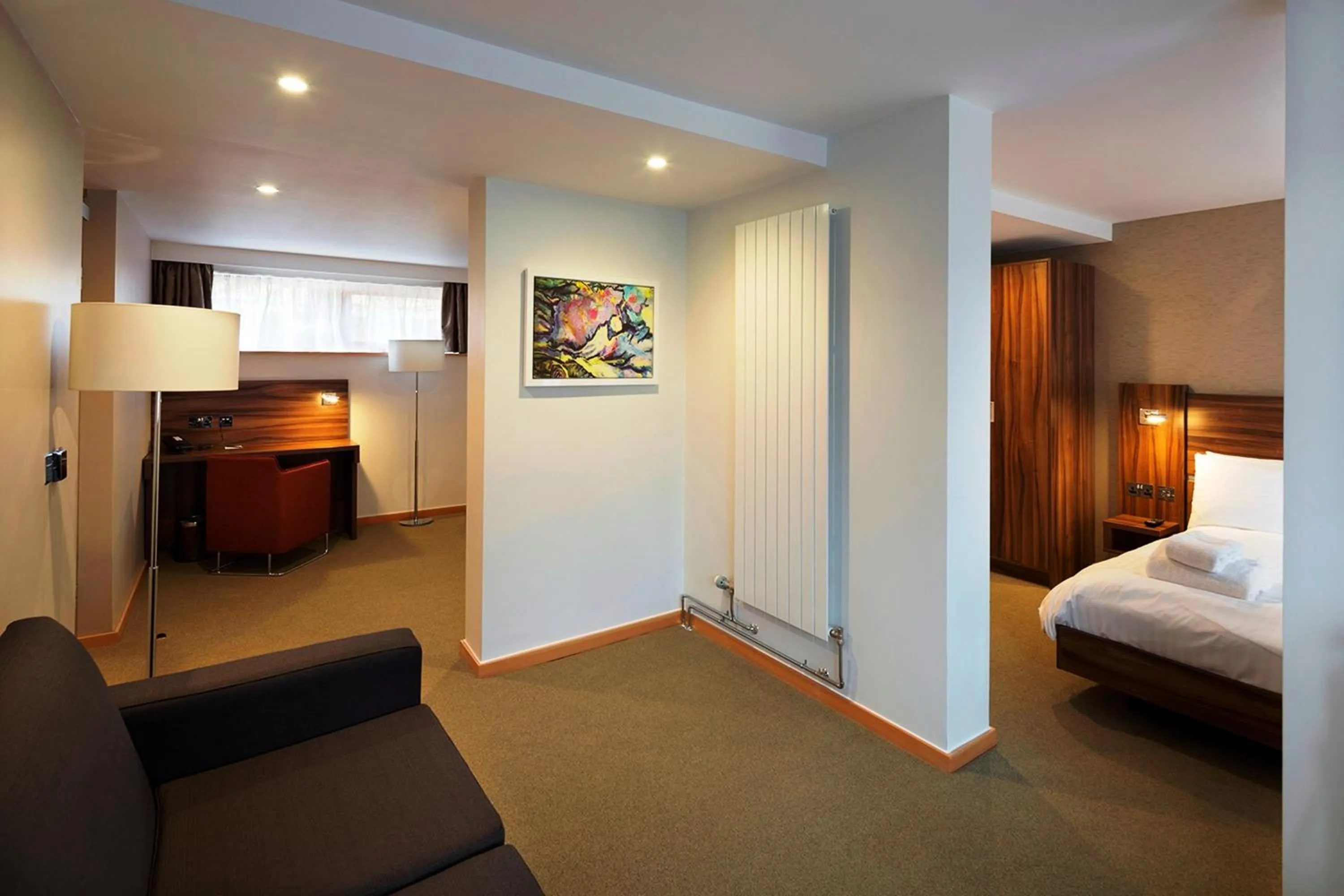 Photo of the whole room in College Court Hotel