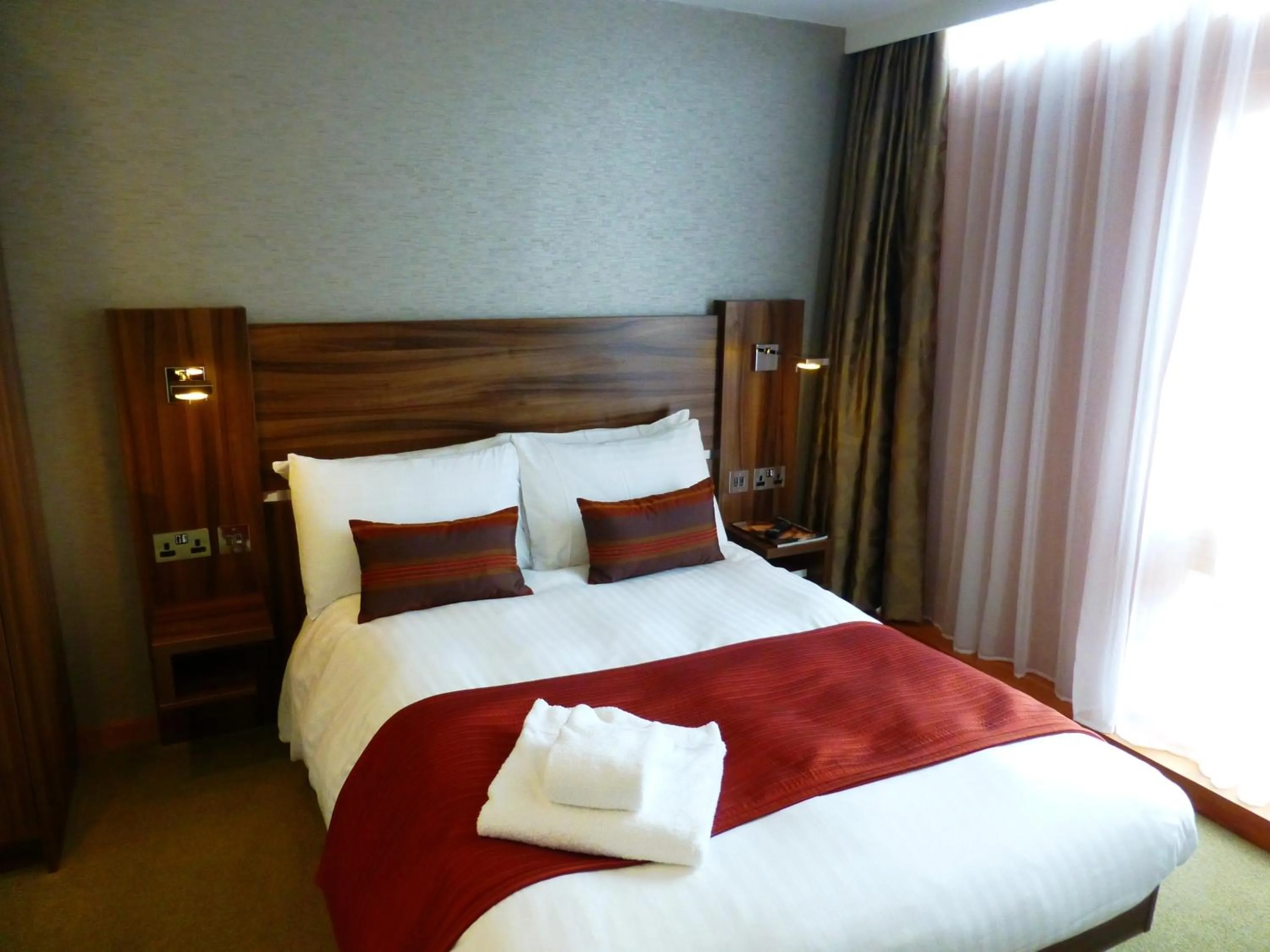 Bedroom in College Court Hotel