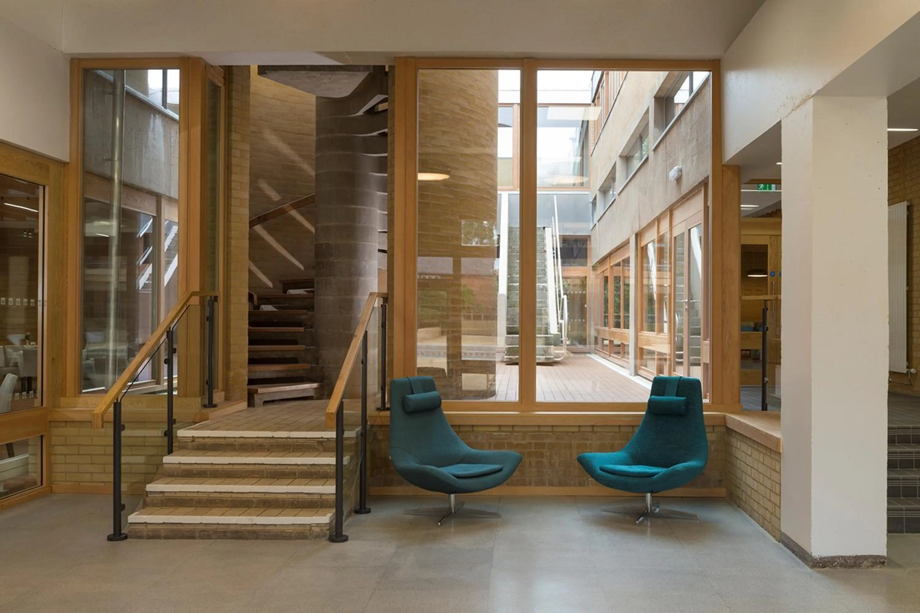 Communal lounge/ TV room in College Court Hotel