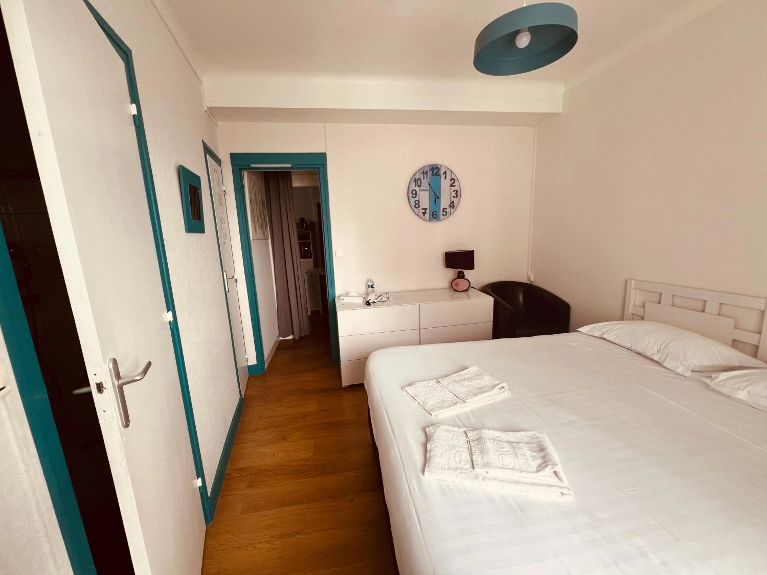 Bed in Le Crist'Al, hôtel climatisé, front de mer, proche du centre ville, et solution de restauration