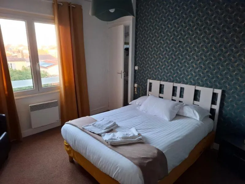 Bed in Le Crist'Al, hôtel climatisé, front de mer, proche du centre ville, et solution de restauration