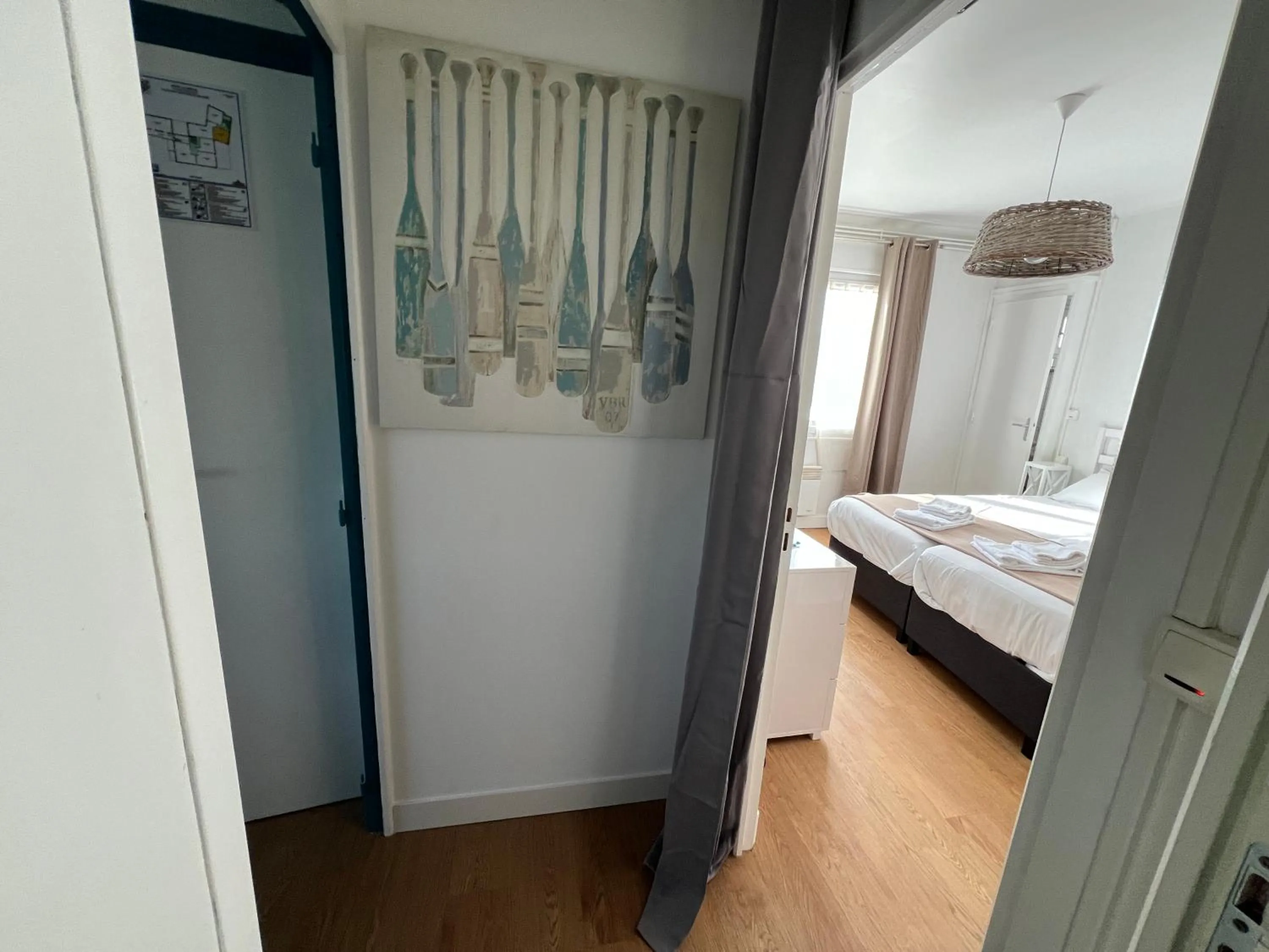 Bed in Le Crist'Al, hôtel climatisé, front de mer, proche du centre ville, et solution de restauration