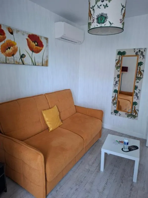 Seating area in Le Crist'Al, hôtel climatisé, front de mer, proche du centre ville, et solution de restauration