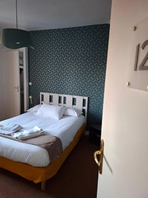 Bed in Le Crist'Al, hôtel climatisé, front de mer, proche du centre ville, et solution de restauration