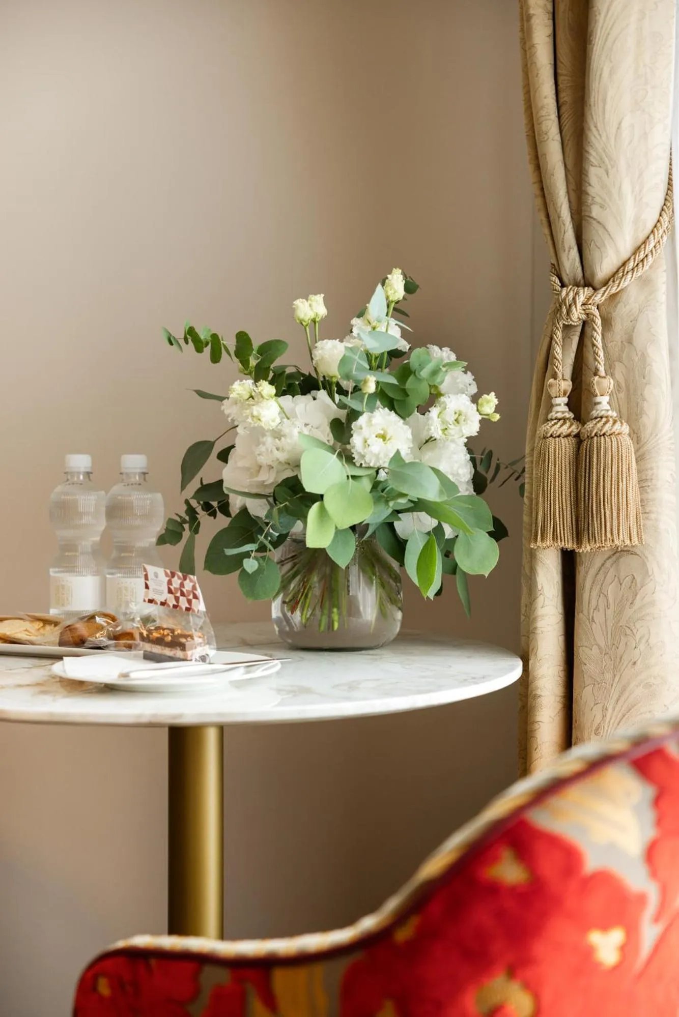 Seating area in Grand Hotel National Luzern