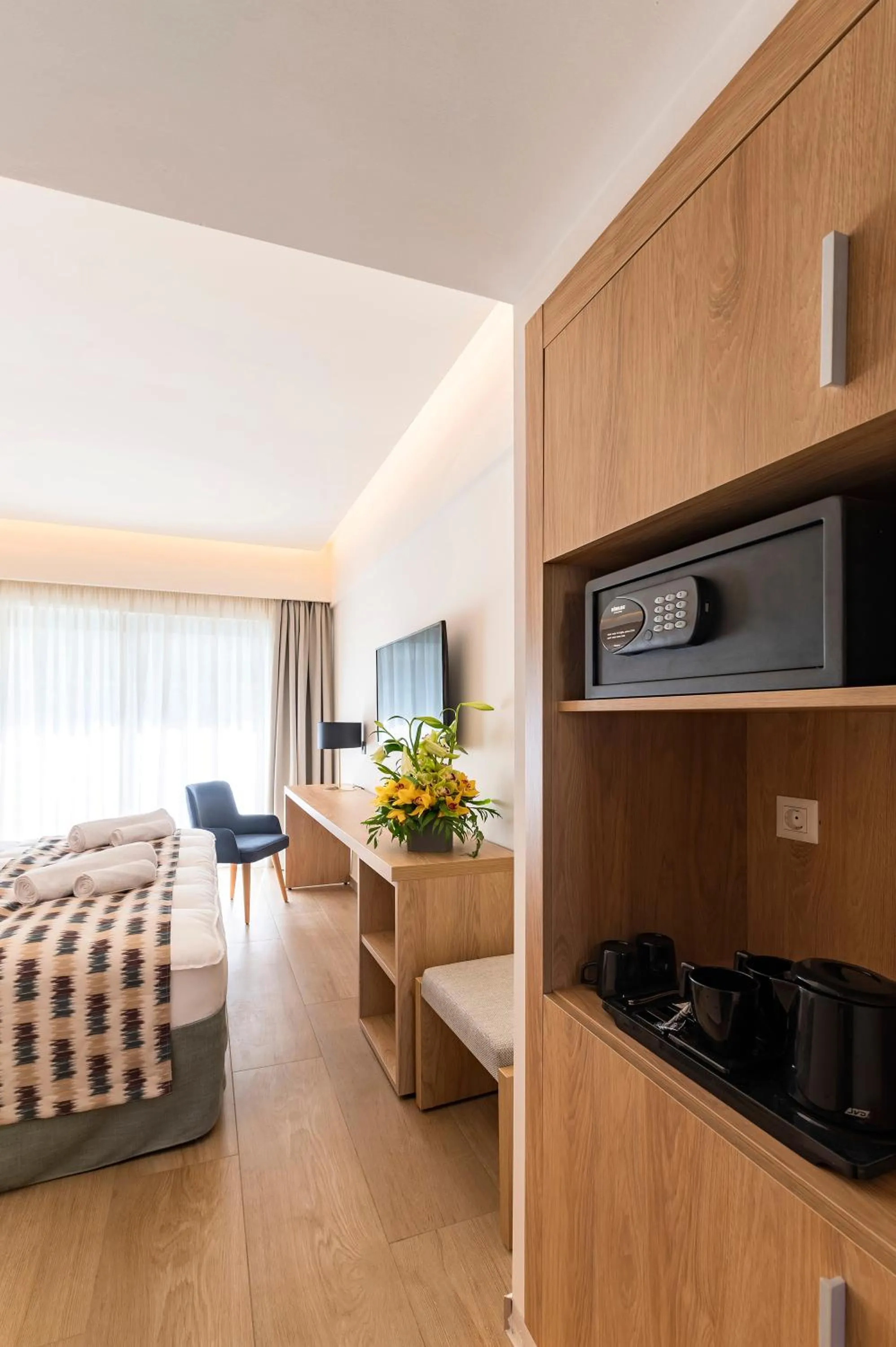 Property building, Bed in Acandia Hotel