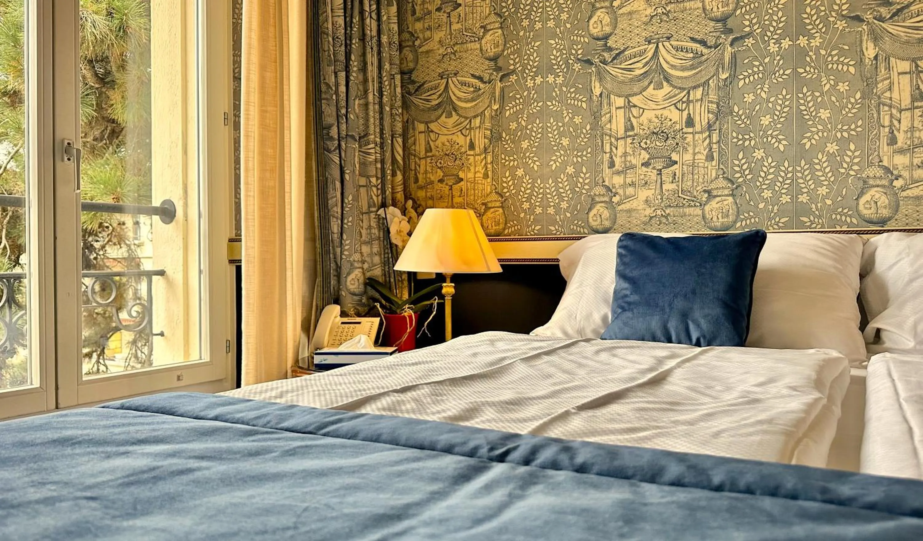 Bed in Carlton Lausanne Boutique Hôtel