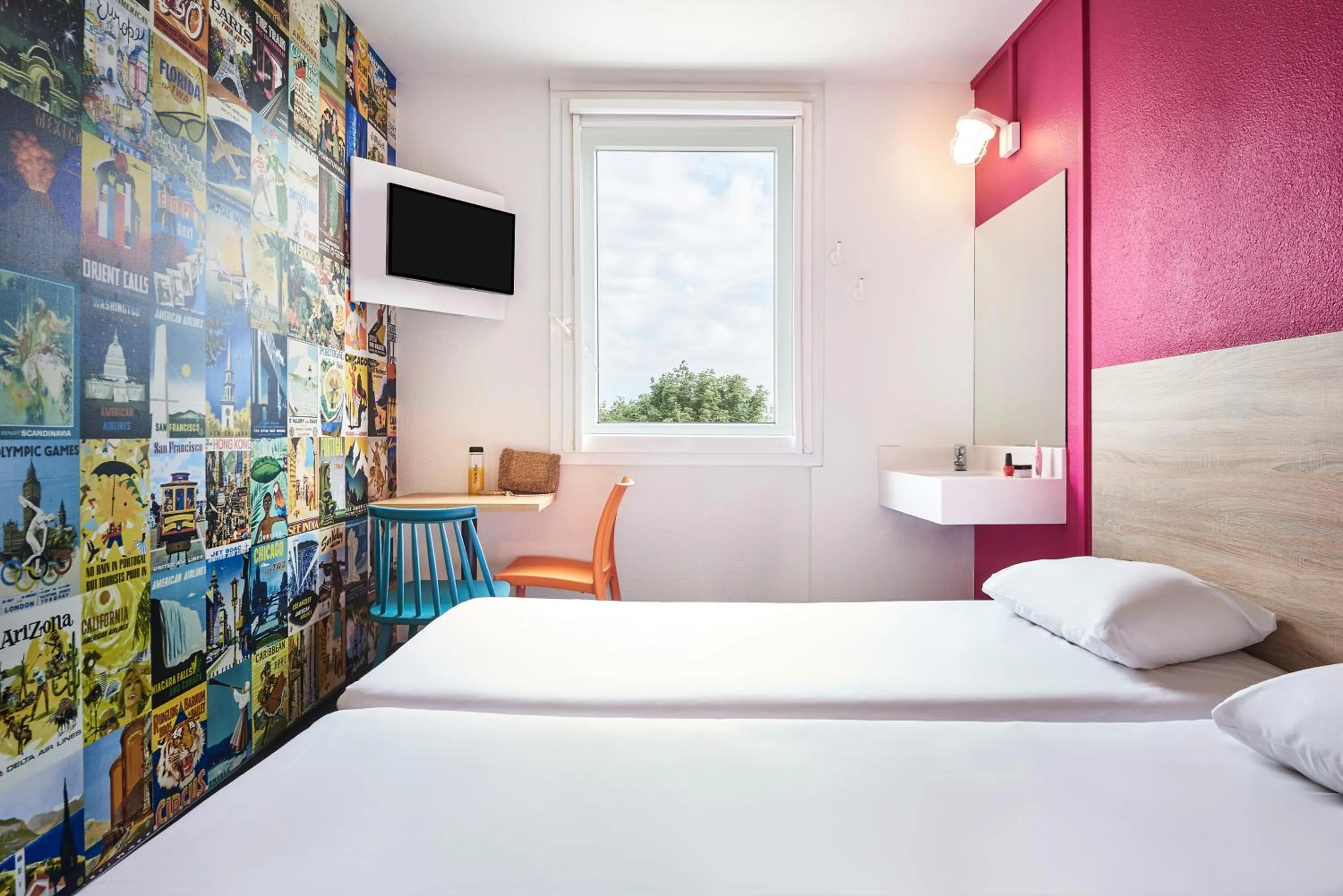 Property building, Bed in hotelF1 Toulon Est La Valette