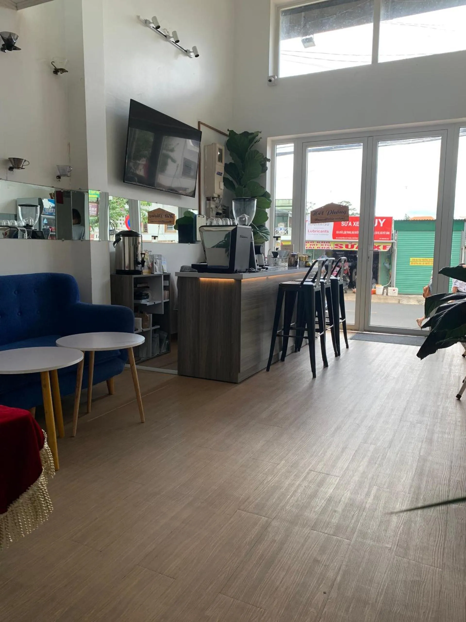 Living room in Chau Giang Hotel