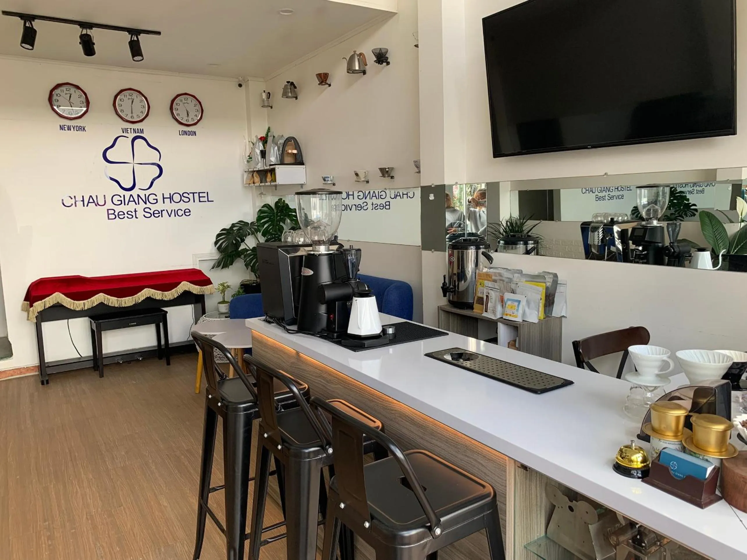 TV and multimedia in Chau Giang Hotel