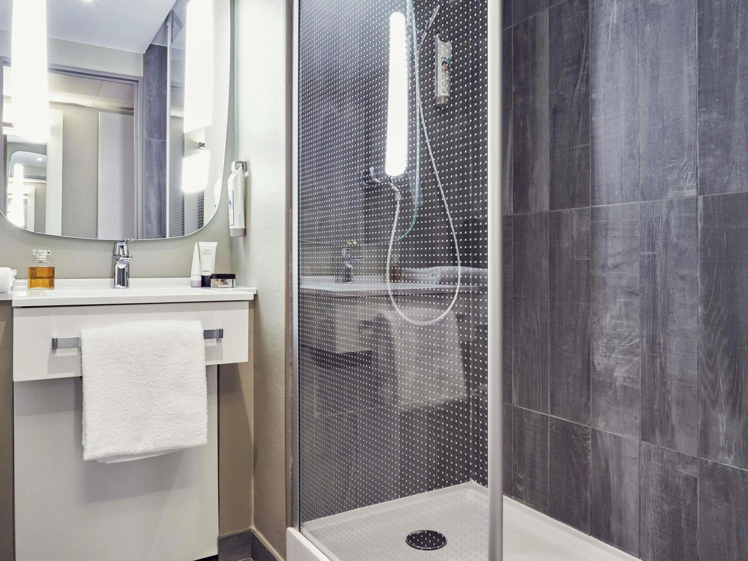 Bedroom in ibis Toulon La Valette