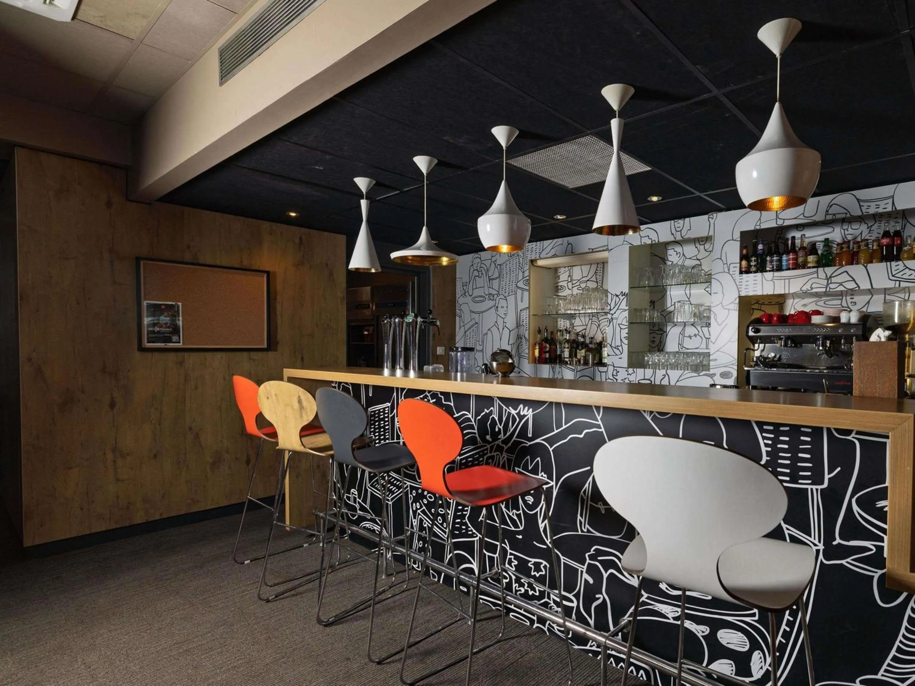 Lounge or bar in ibis Toulon La Valette