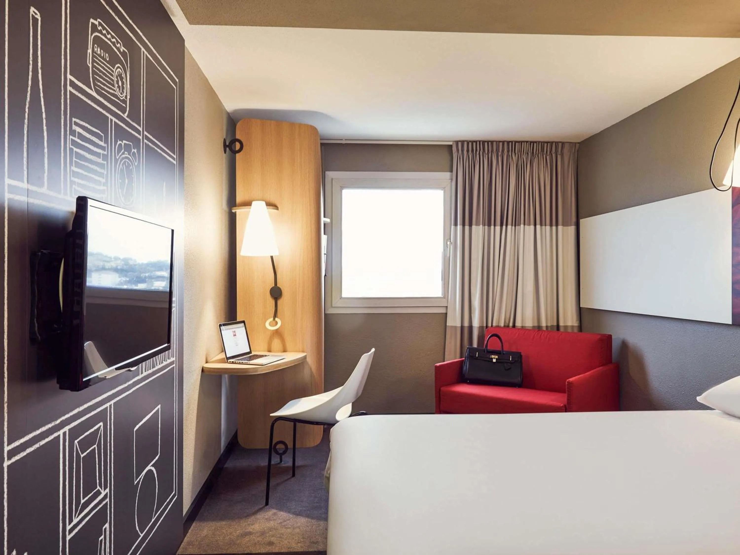 Bedroom, Bed in ibis Toulon La Valette