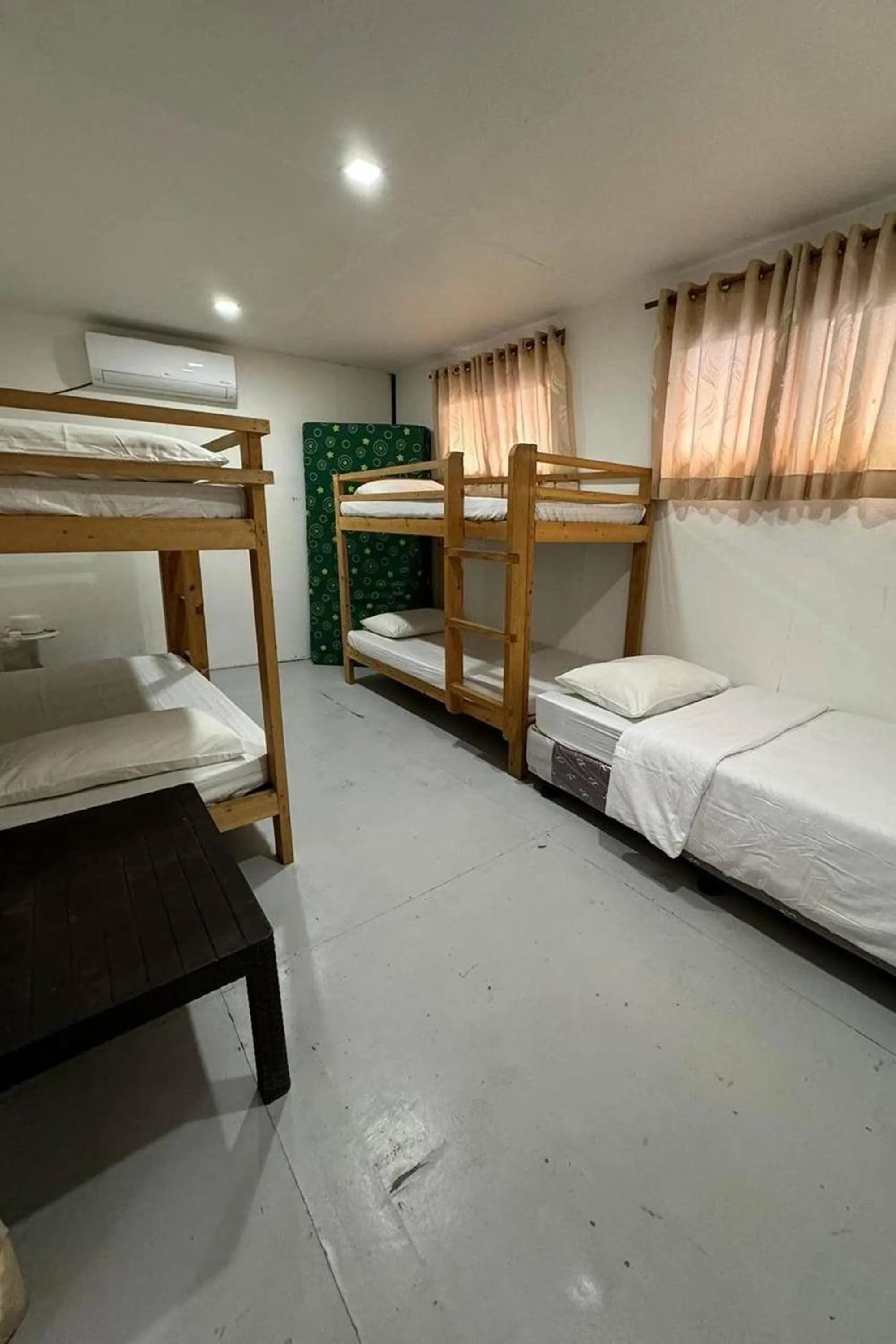 Bedroom, Bed in Surfer's Point Deck